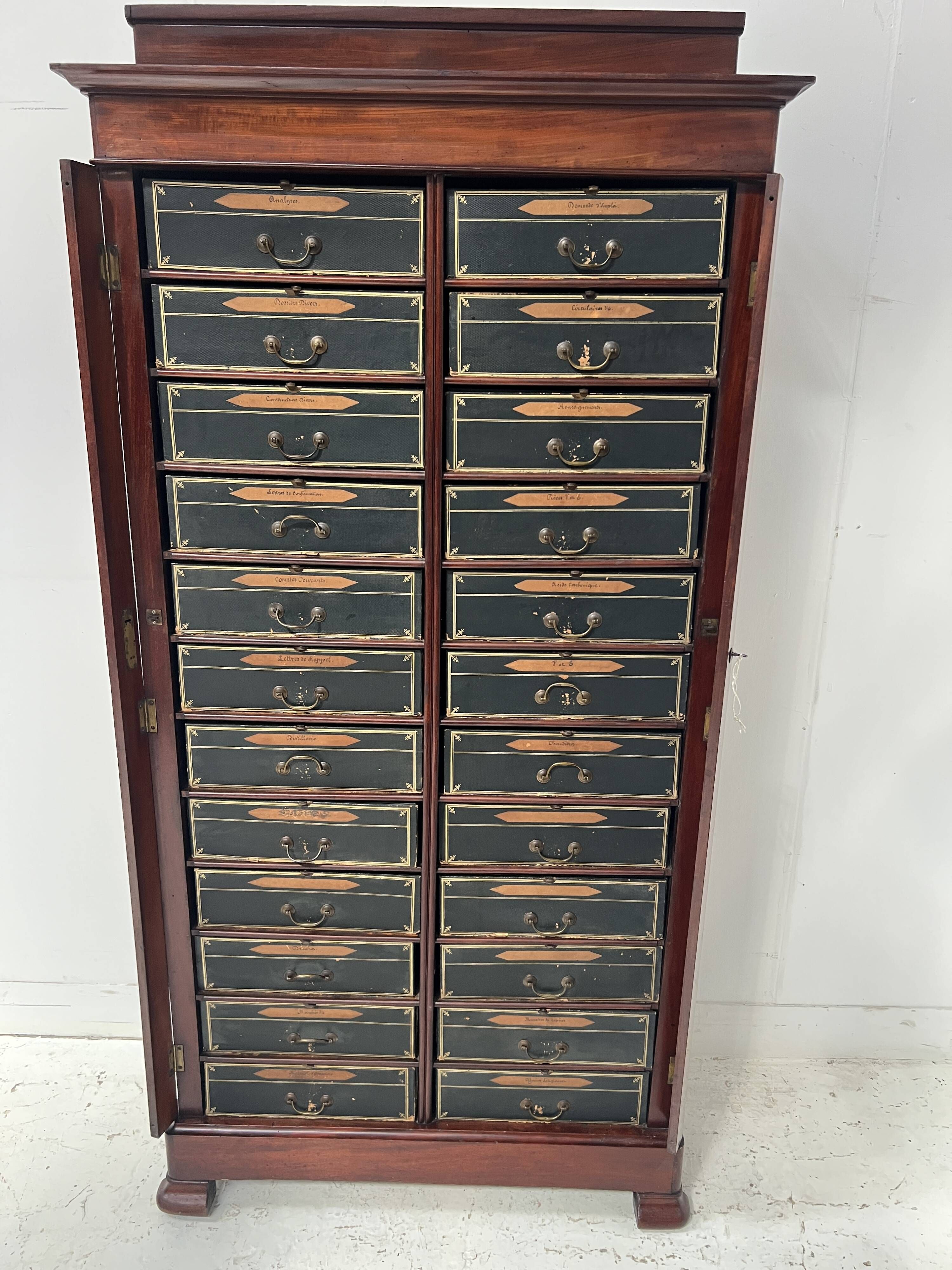 Louis Philippe period cabinet in mahogany veneer, 19th century.