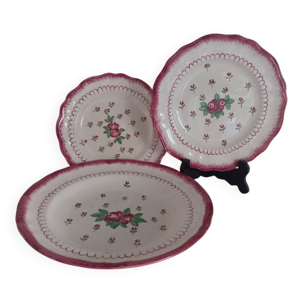 Trio d'assiettes, plats Longchamp à décor de fleurs, 1930-40