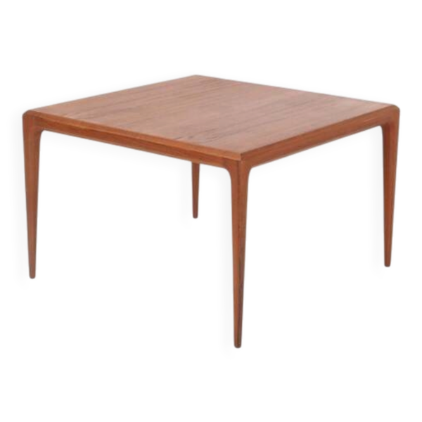Table basse en teck filigrane / table d'appoint par Johannes Andersen pour CFC Silkeborg / années 1960 / design danois moderne du milieu du siècle