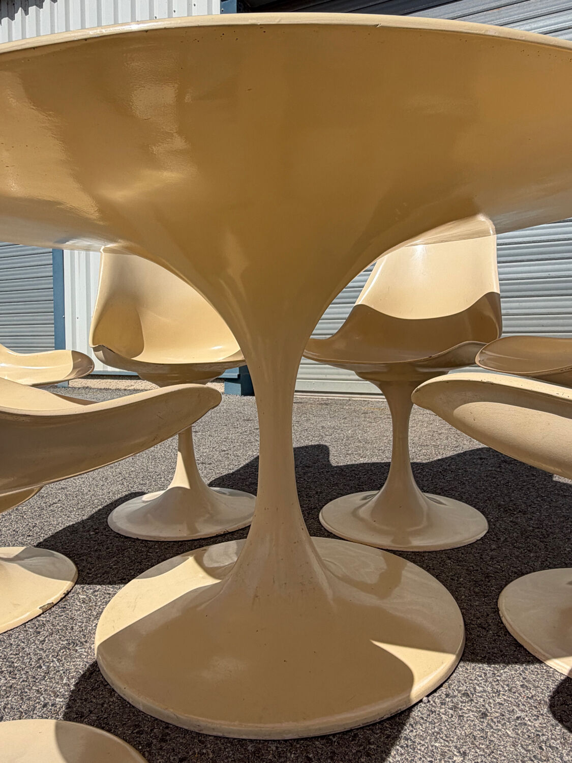 Space Age Table with tulip design and 6 chairs