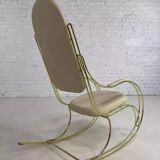 Rocking chair années 60 en laiton et simili cuir écru