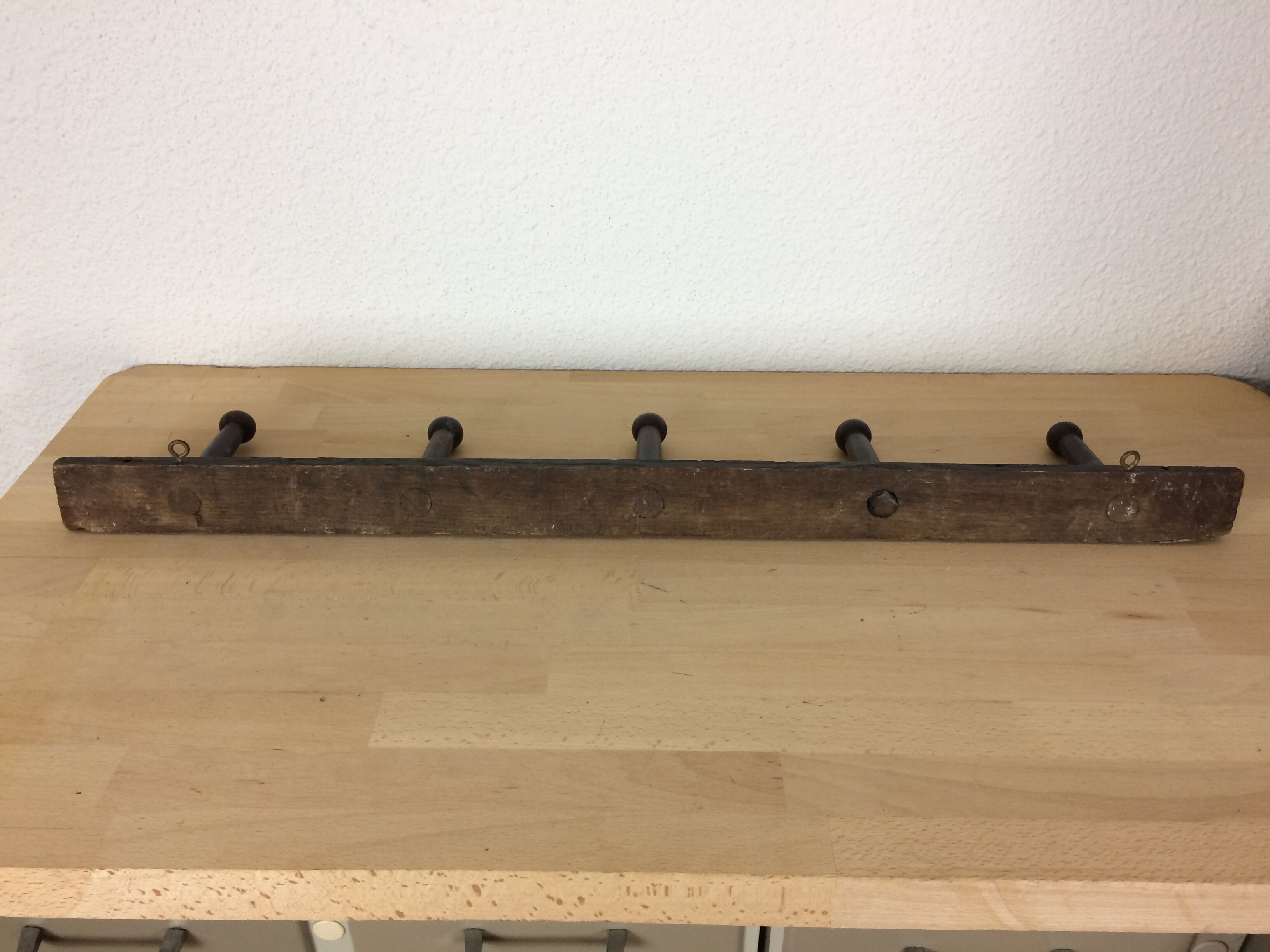 5-ball wooden wall coat holder