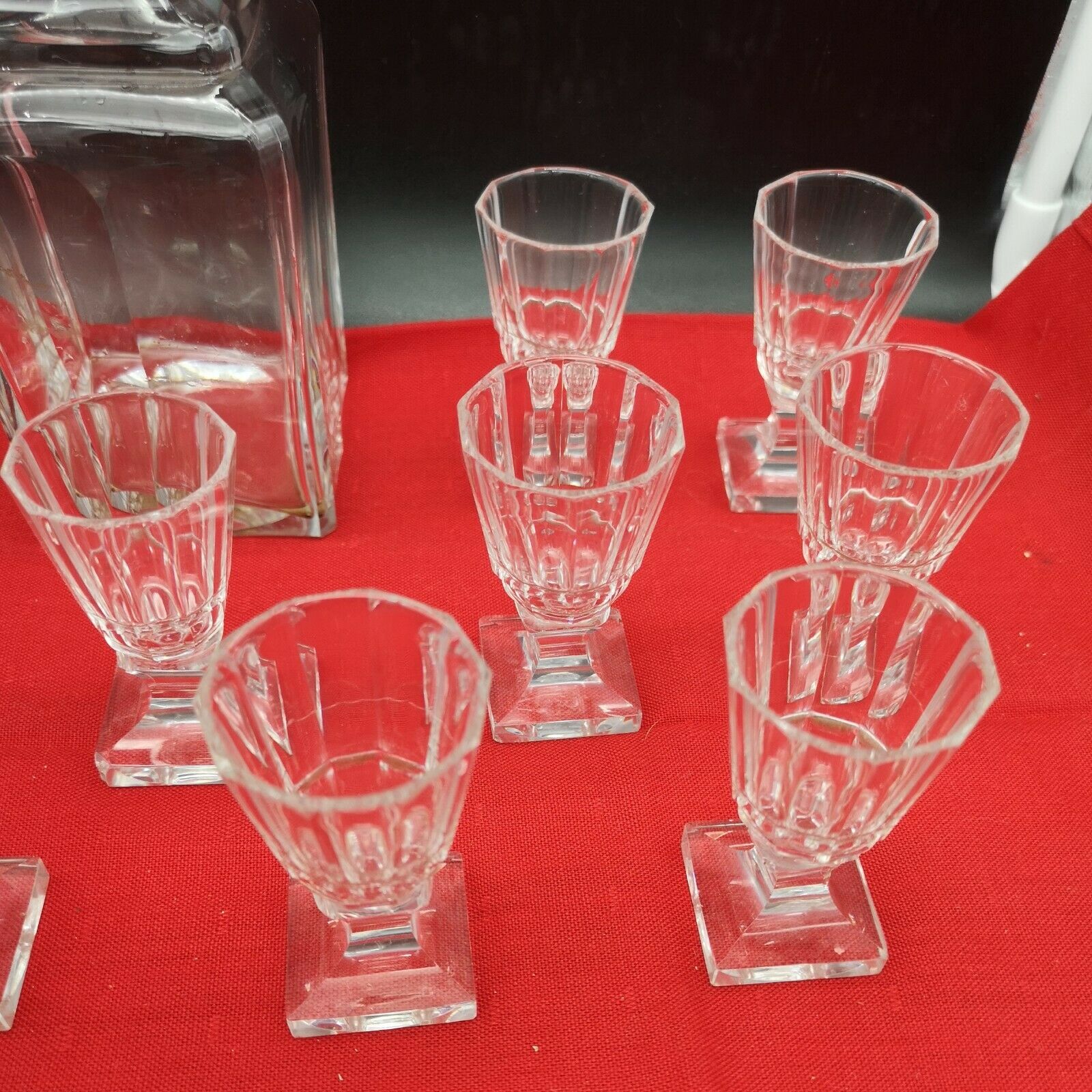 Carafe et 13 verres à liqueurs pied carré côtes plates Baccarat 19ème