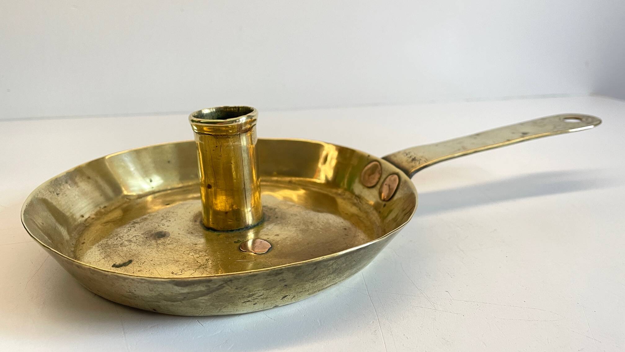 LOW HAND BRASS CANDLESTICK ANTIQUE