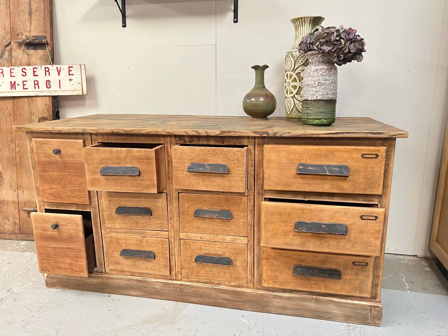 Ancien meuble de droguerie