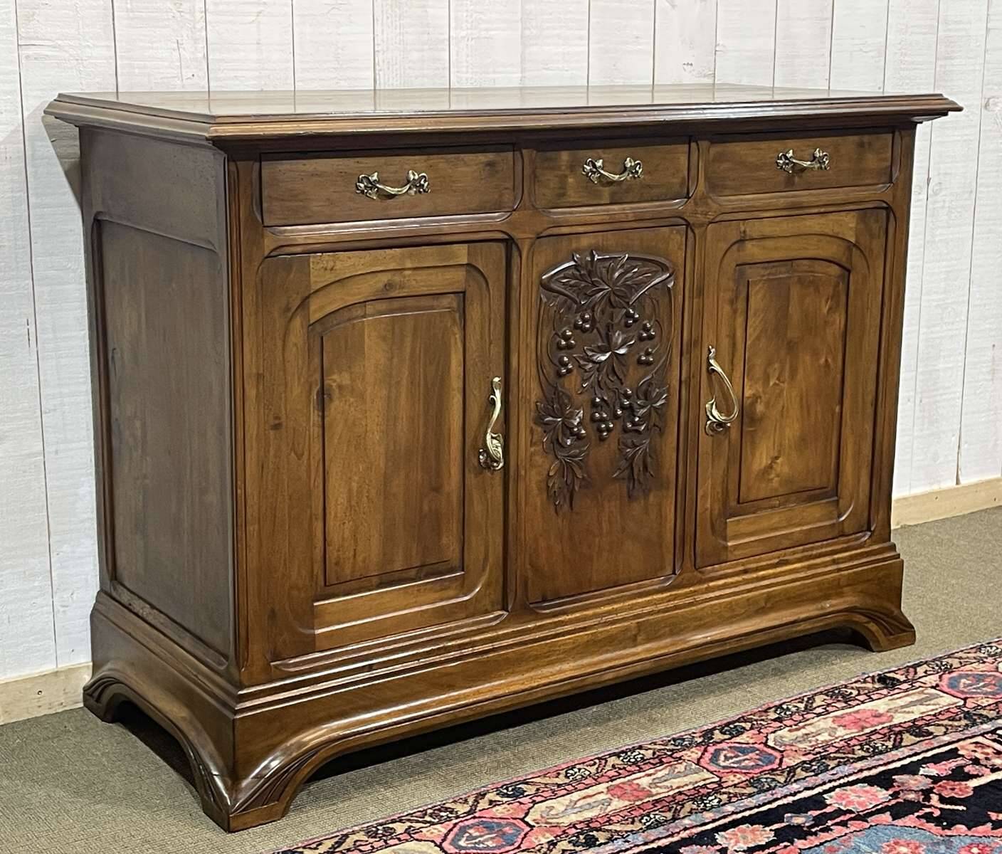 Art Nouveau enfilade in walnut from the early 20th century.