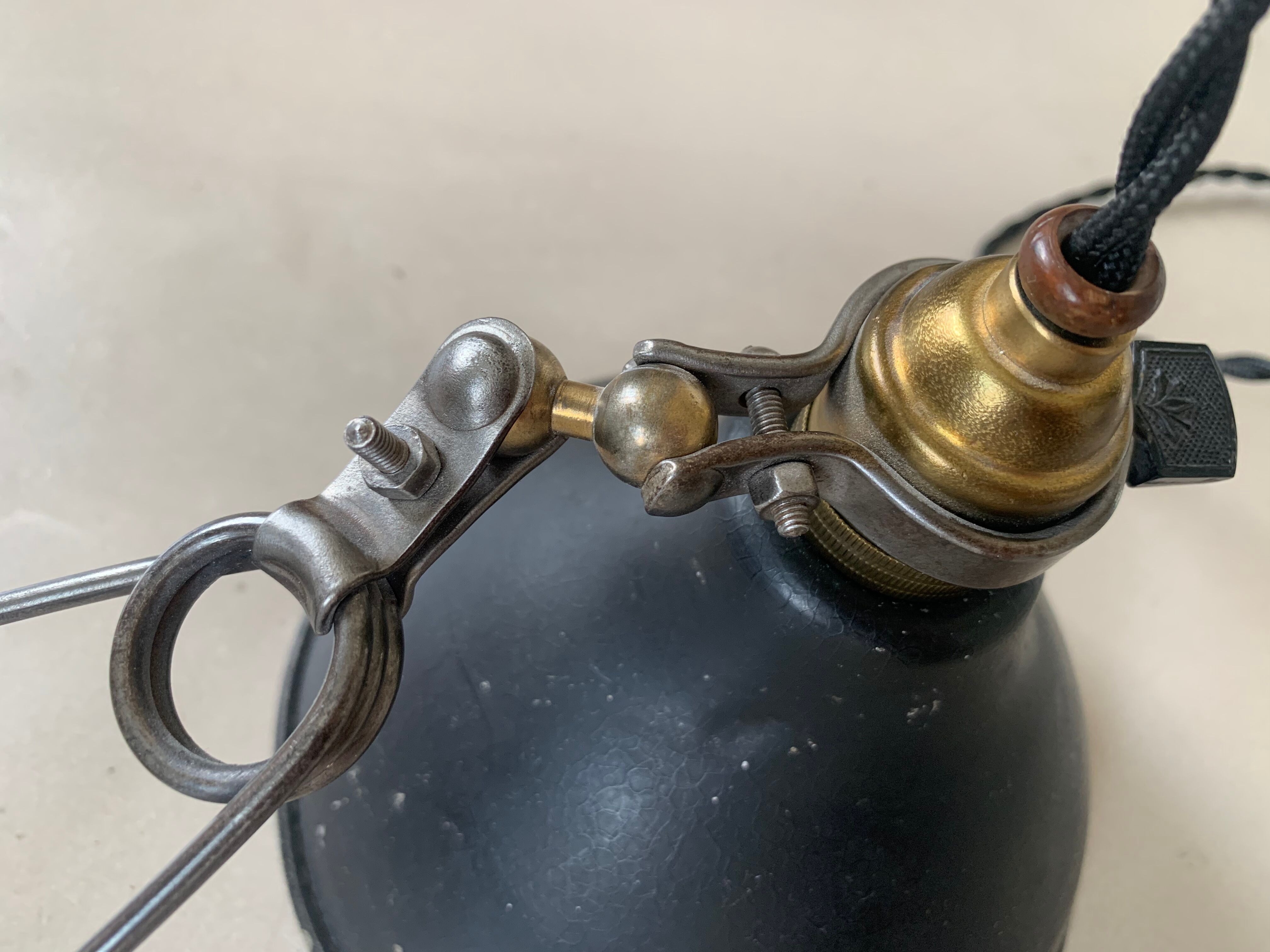 Pincer lamp / old workshop spot