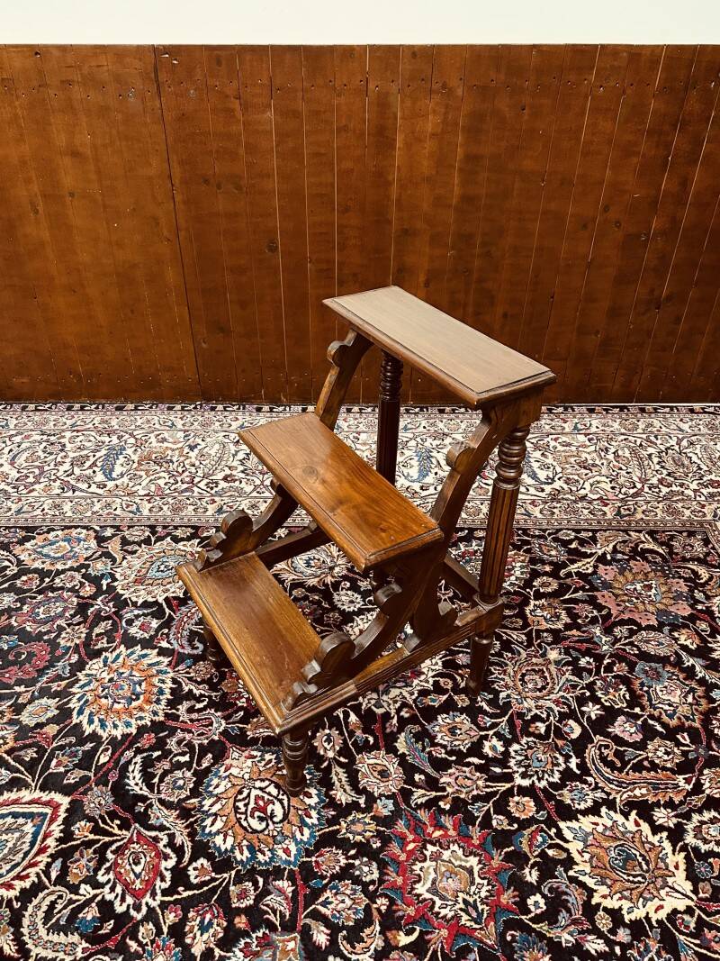 Escalier de bibliothèque classique