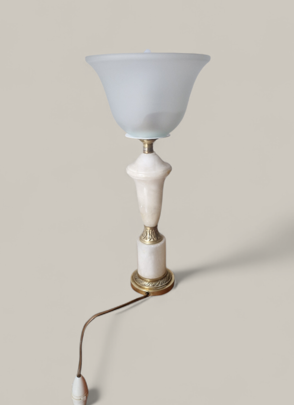 Lampe de table Néo-Empire en Albâtre et Laiton - Abat-jour Tulipe en V