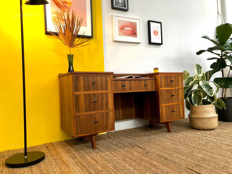 Scandinavian desk 137 cm