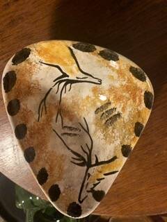 tripod cup with parietal decoration