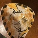 tripod cup with parietal decoration