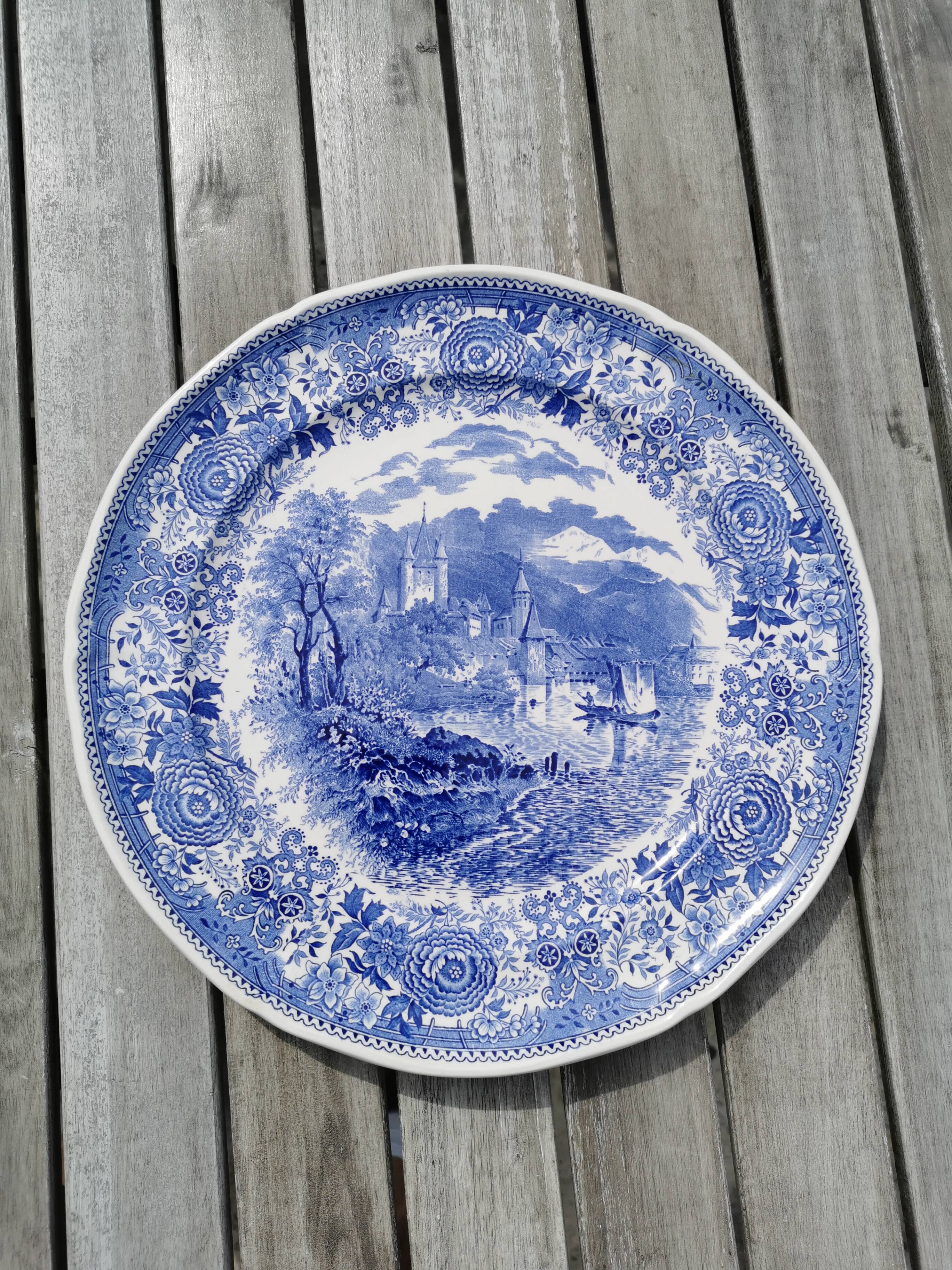 Round dish in Villeroy earthenware and Boch model Blue Burgenland, landscape with castle