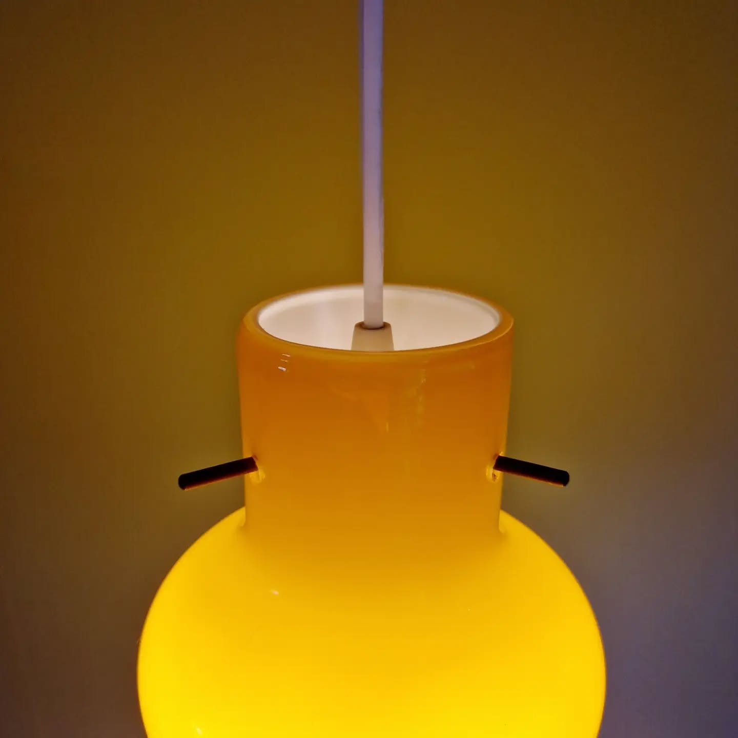 Vintage suspension in yellow opaline, Italy, 1960-70.