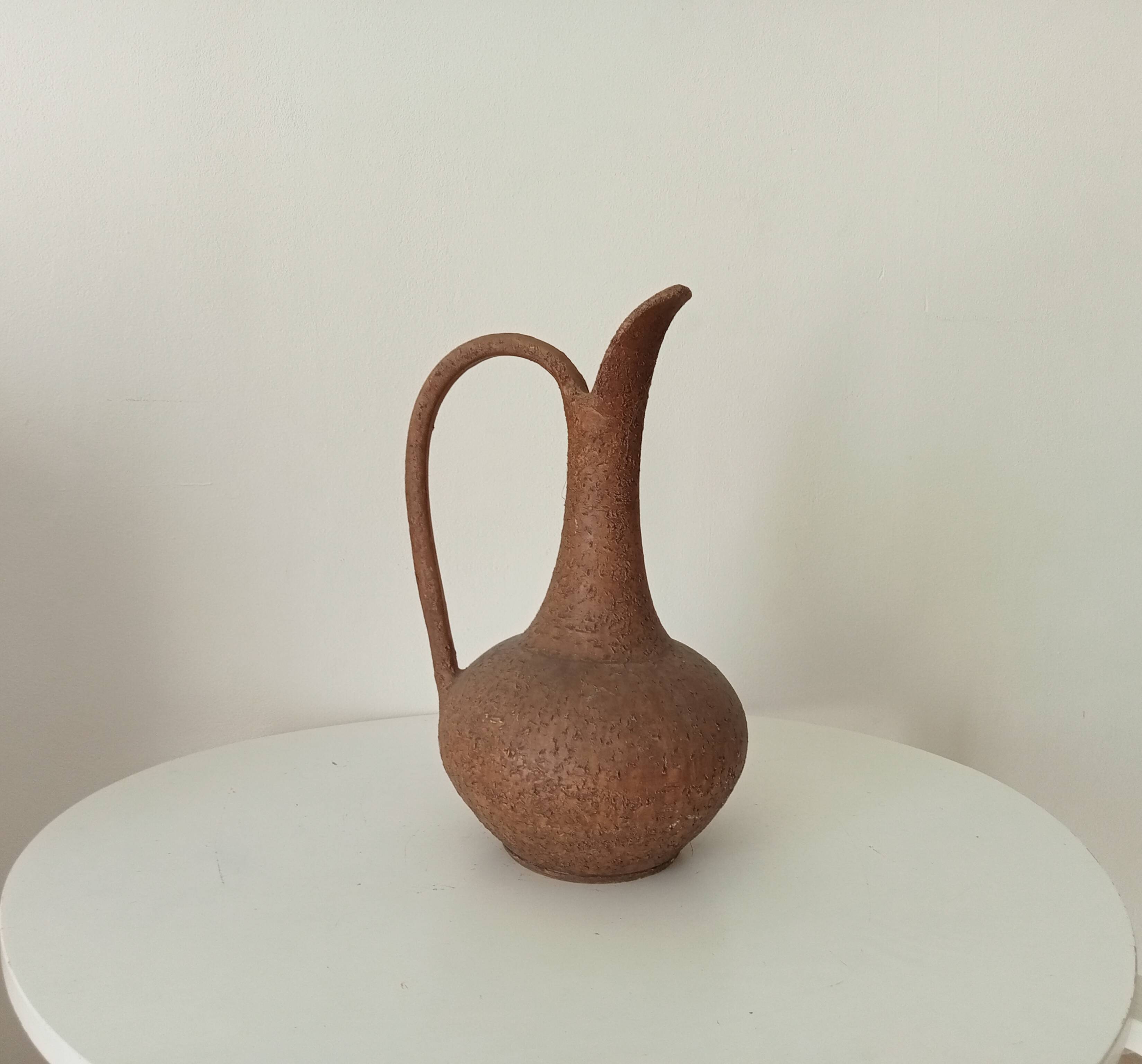 Cruche ancienne en terre cuite