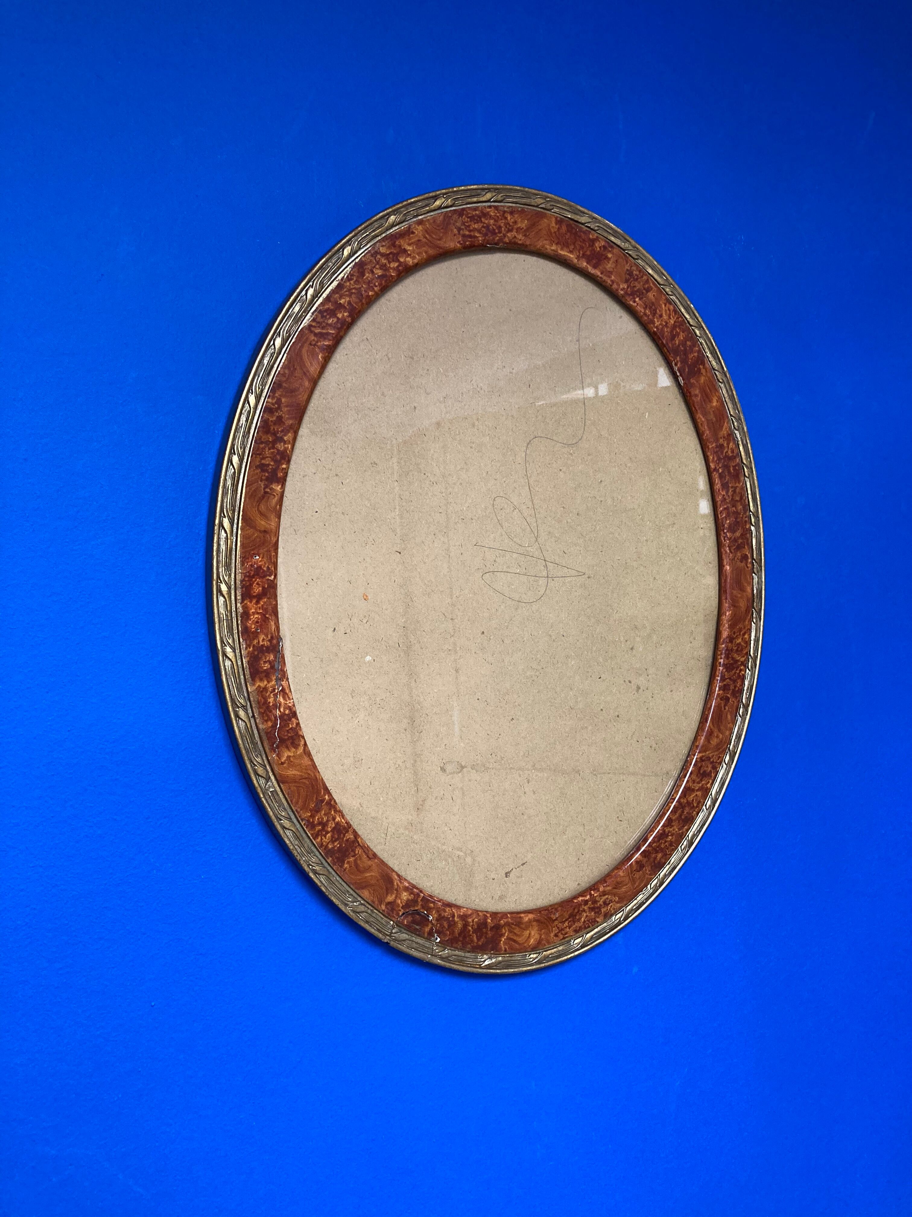 Cadre ovale imitation loupe