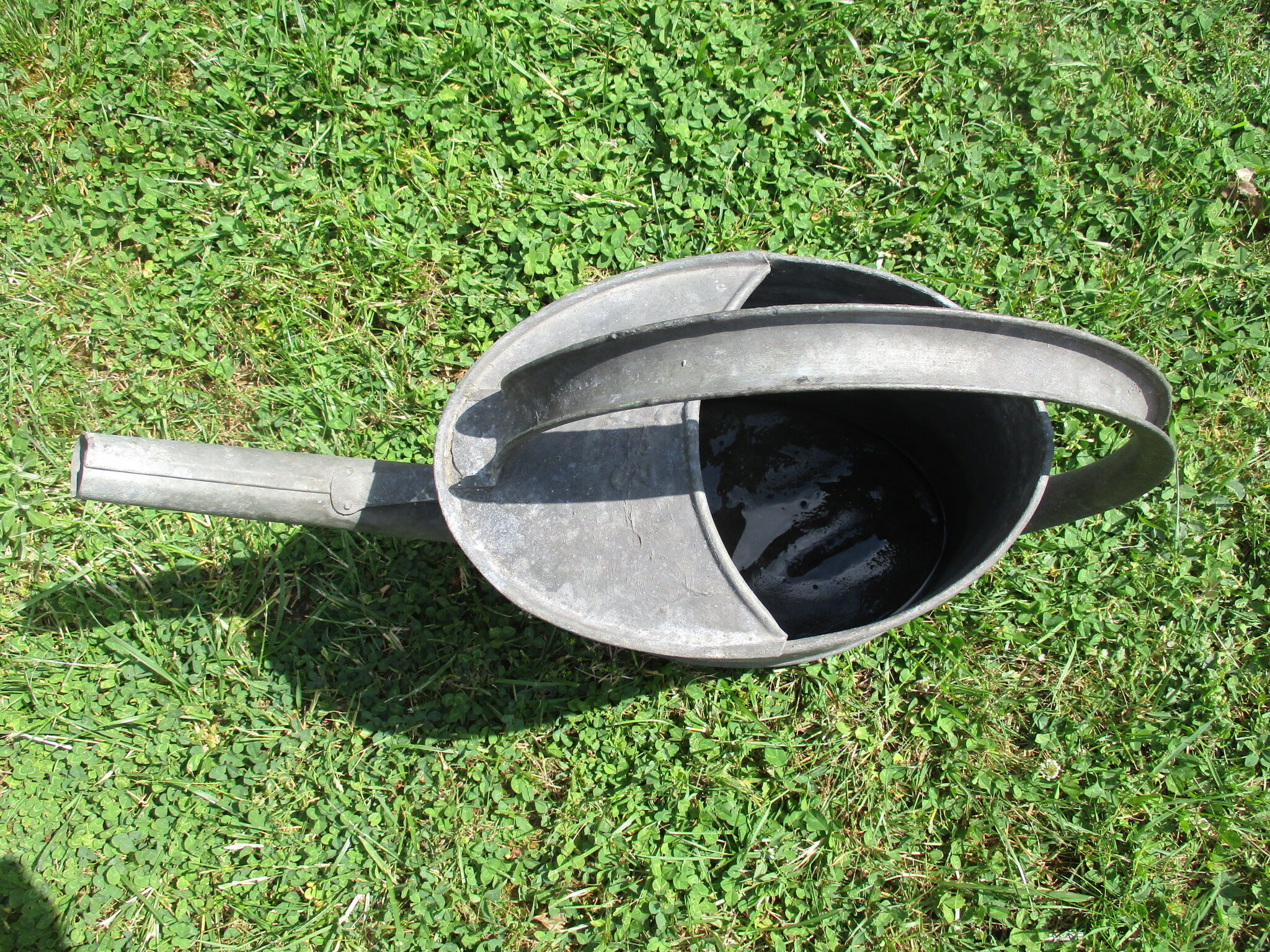 Old zinc watering canvf3