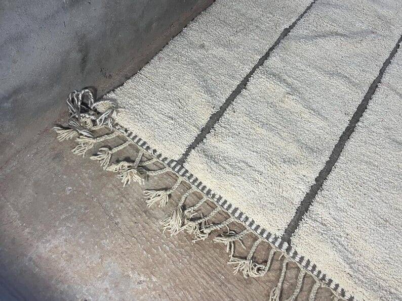 Handmade pure wool carpet, Moroccan artisan, size 1.5/2.5 m.