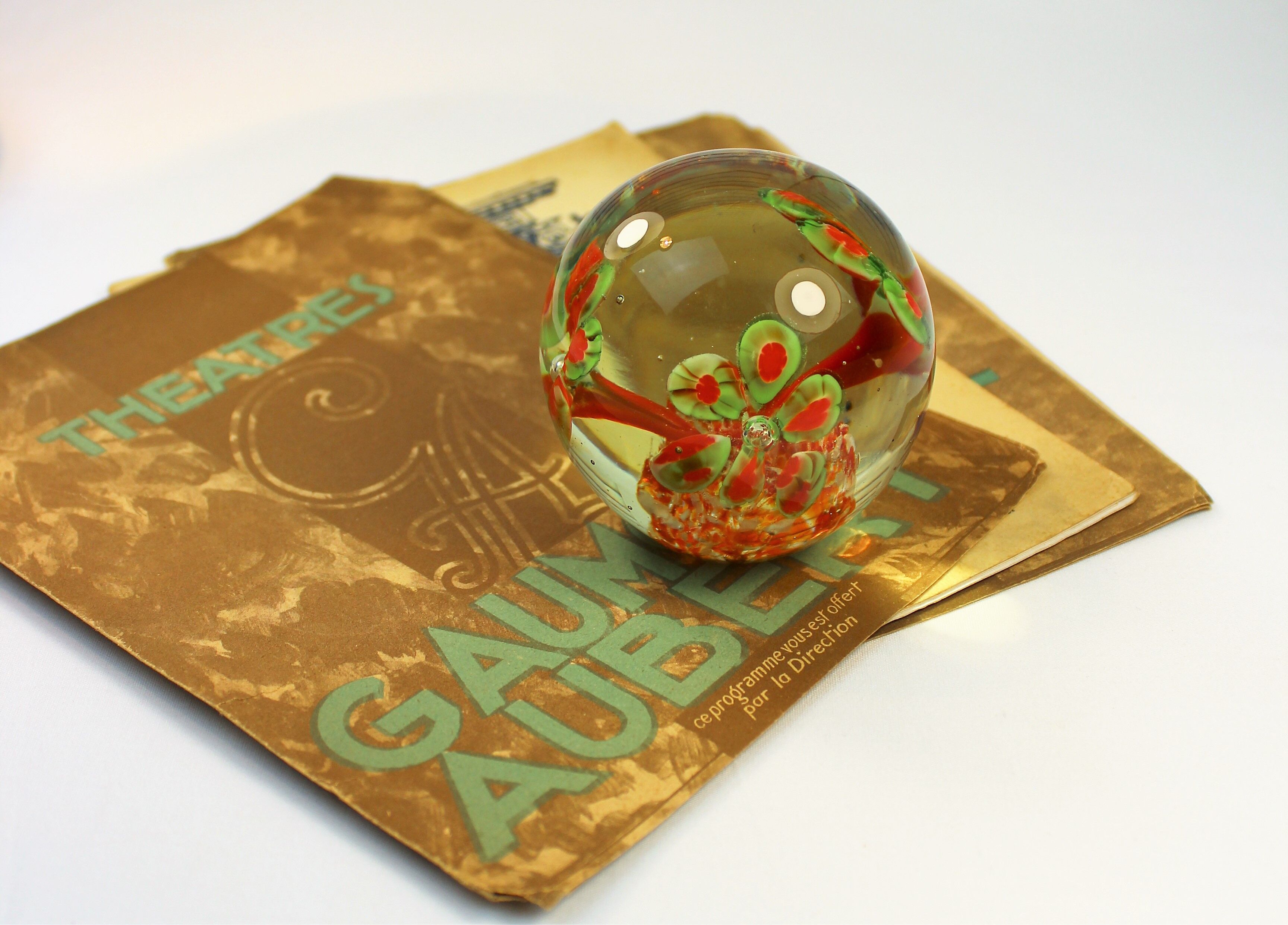 Vintage murano glass sulfide or paper press