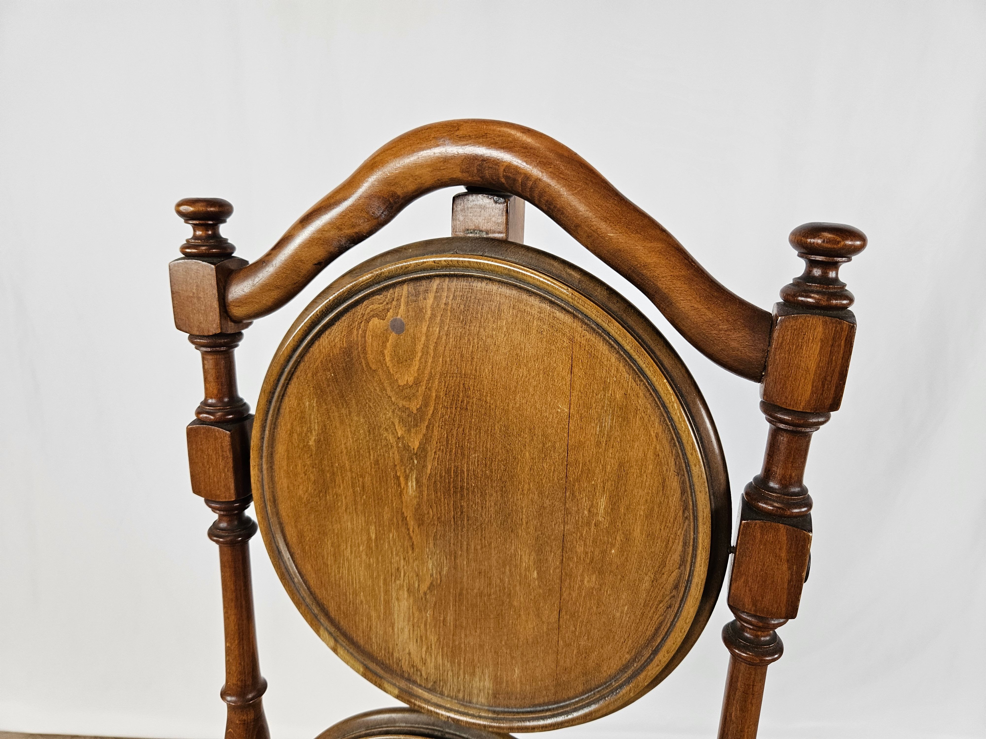 70s coffee table in walnut with closable shelves