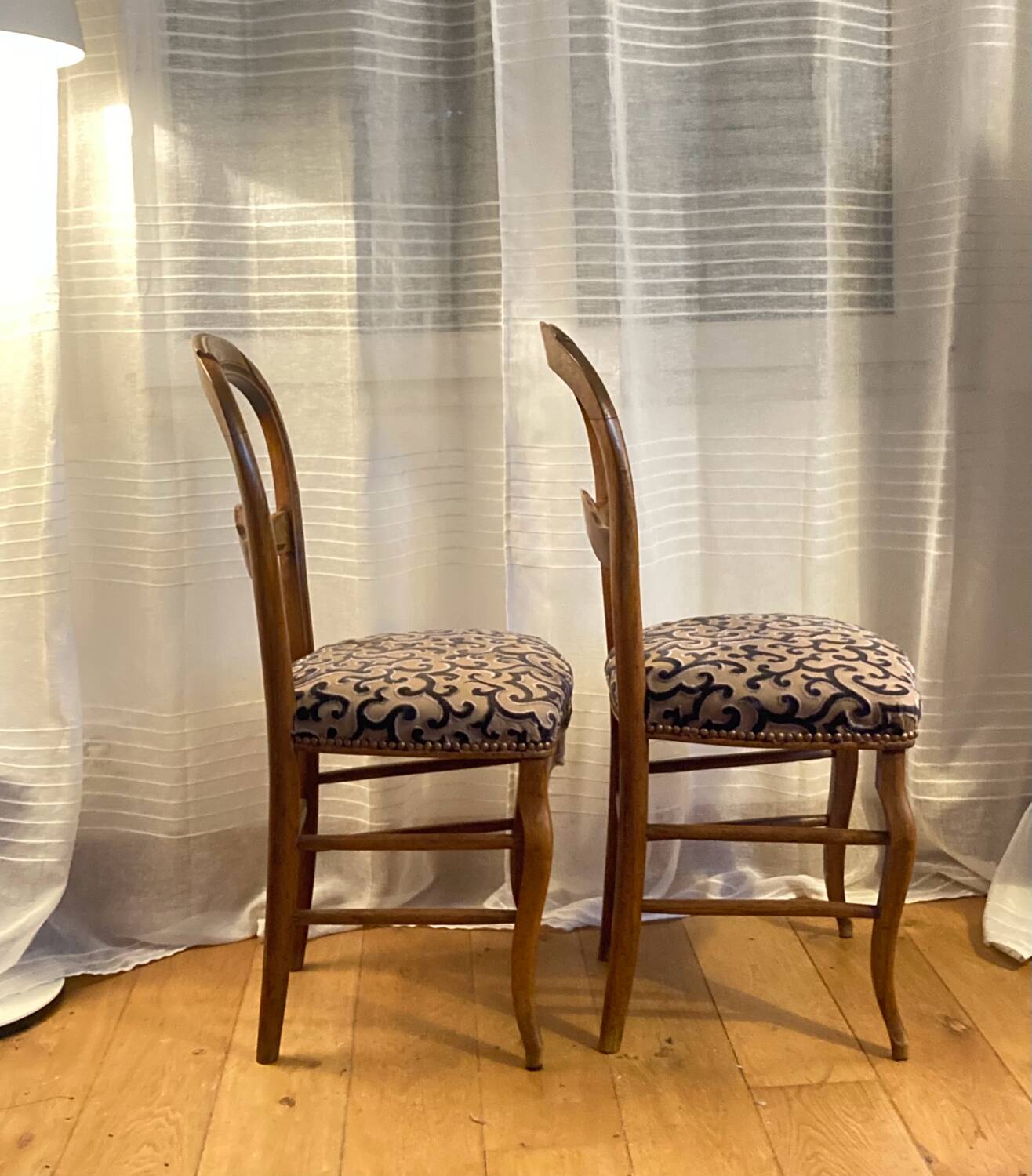 Chaises Louis Philippe en noyer époque XIXe, tapissées à neuf