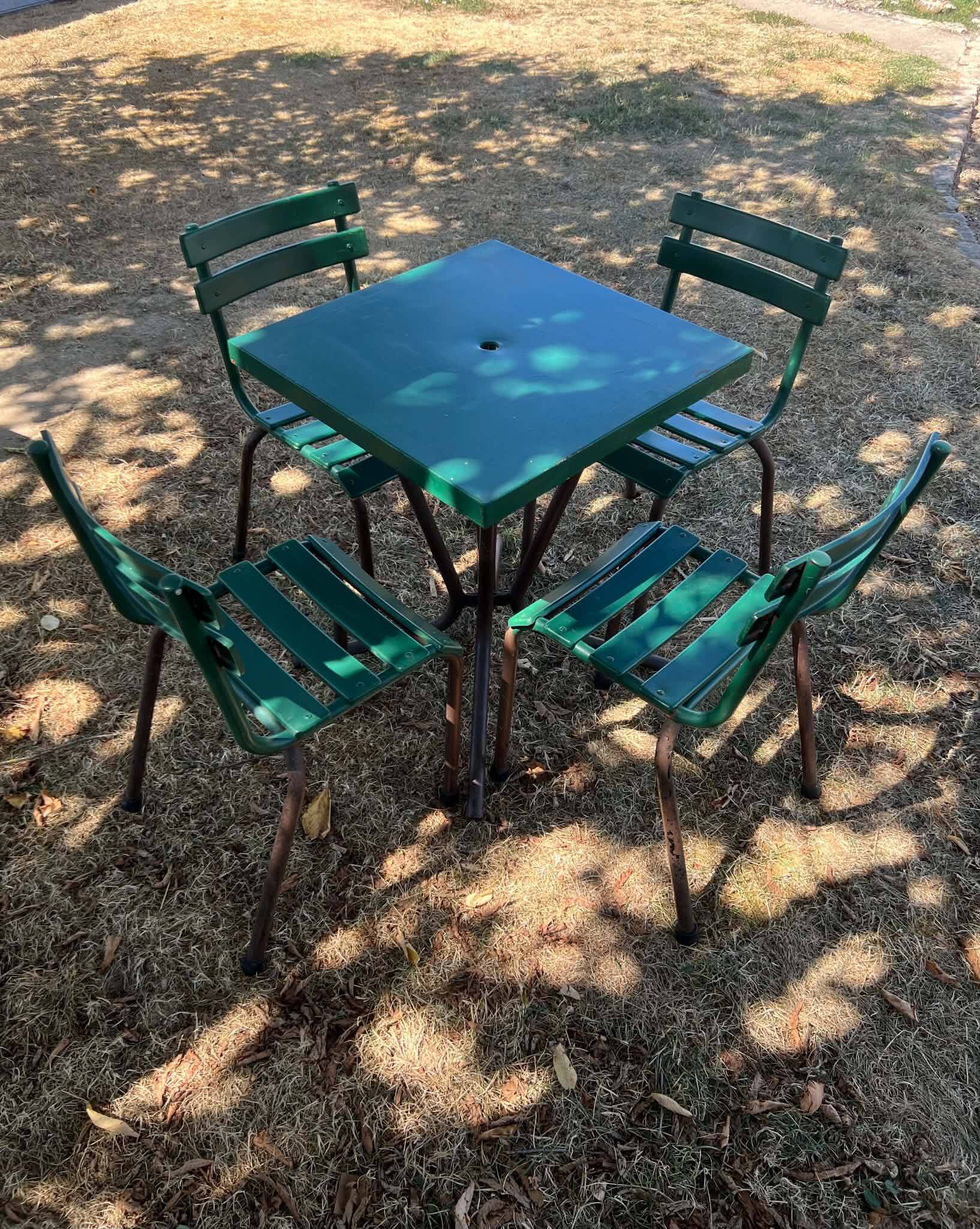 table et chaises bistrot