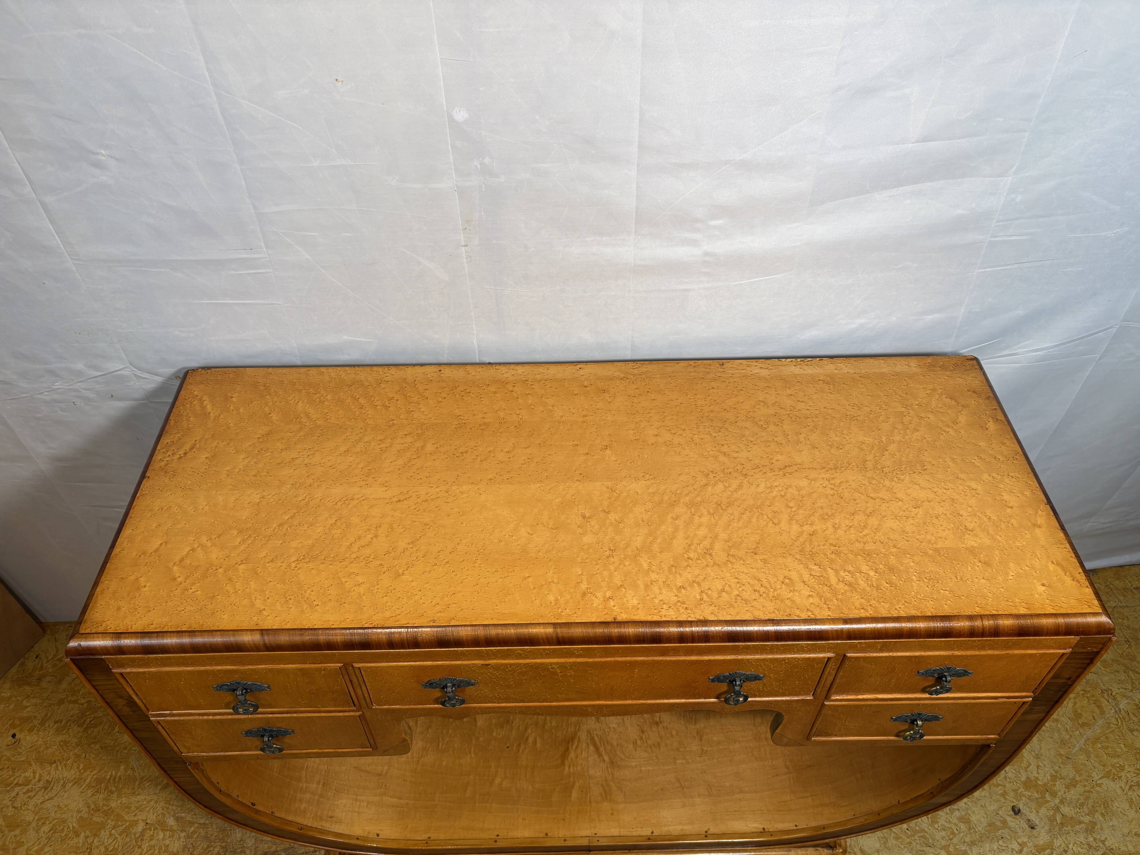 Table console vintage Art Déco en érable à œil d'oiseau 1920-1930 Sweep