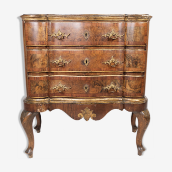 Commode rococo en noyer du sud de l’Allemagne vers les années 1780