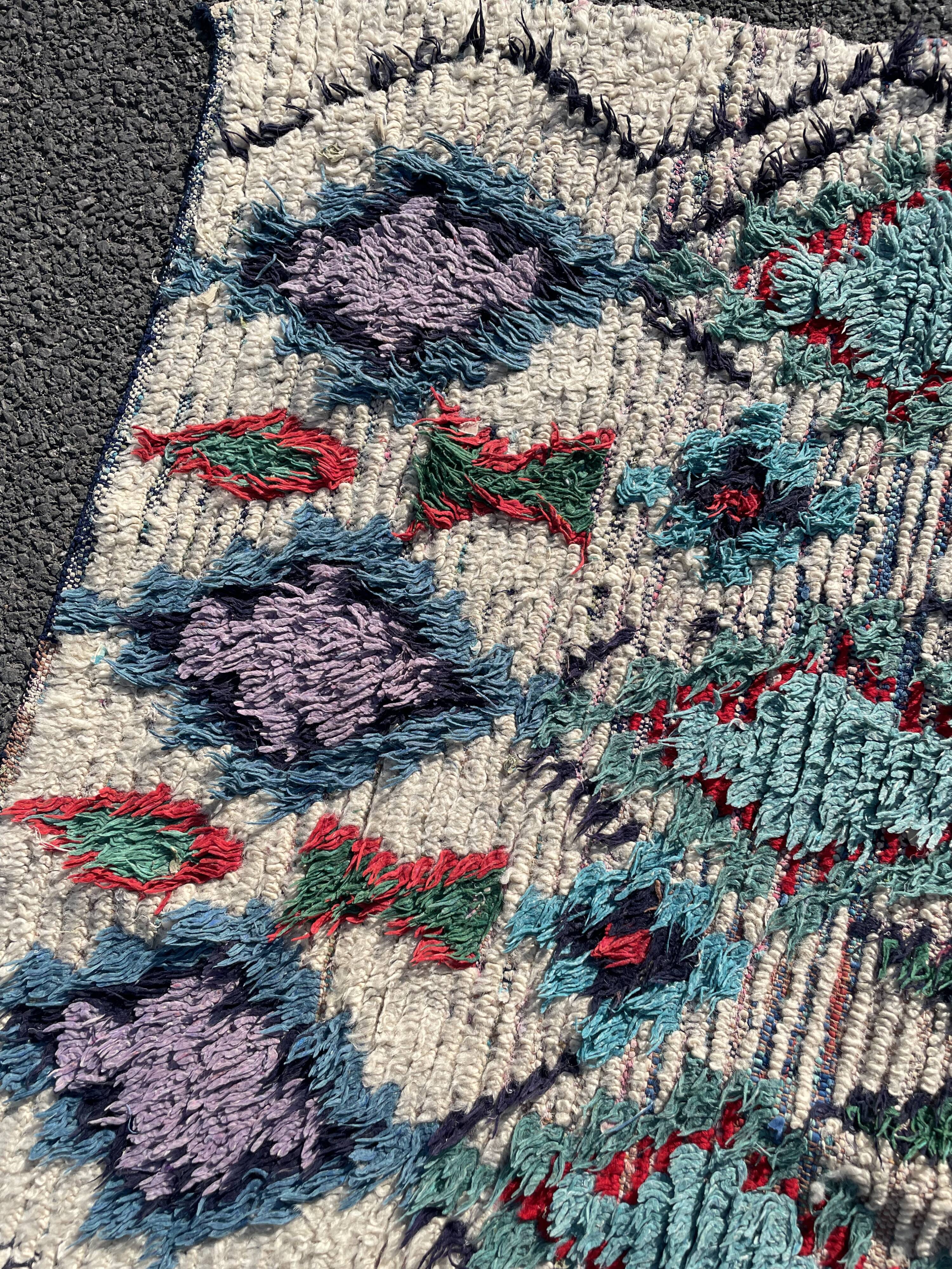 Vintage moroccan carpet from the azilal region 110x160 cm