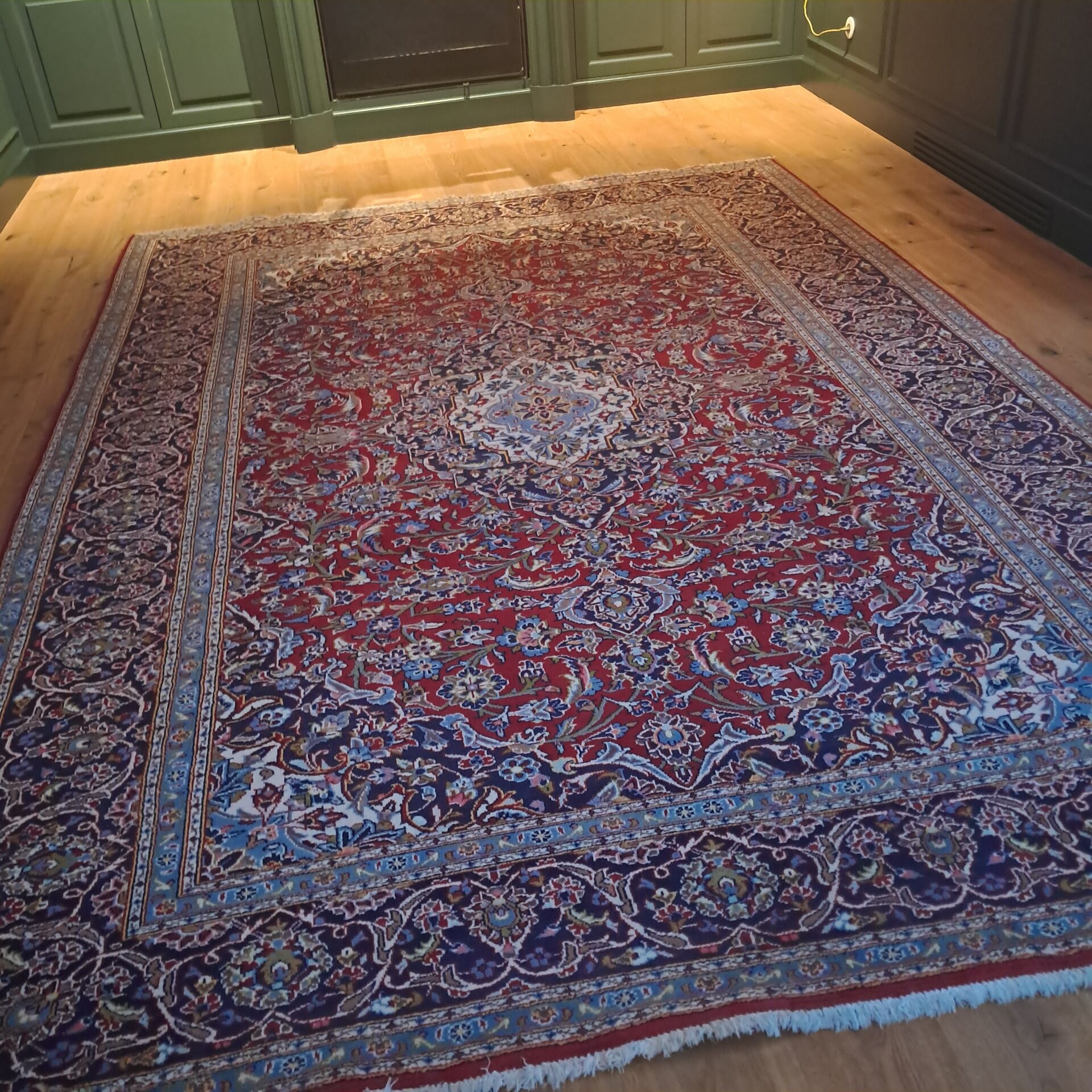 Hand-knotted Persian rug – 3.64 x 2.54 m (Excellent condition)