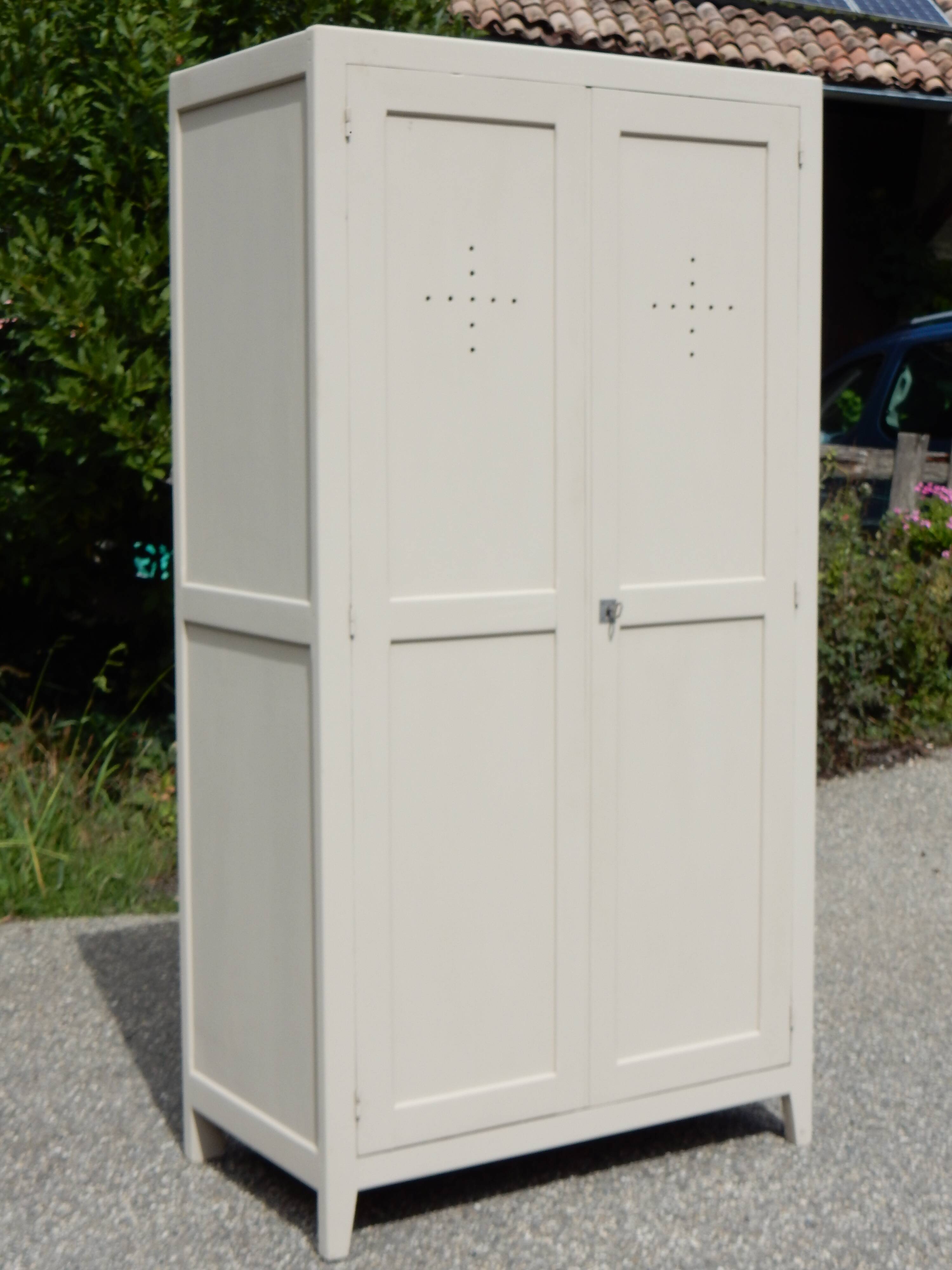Old industrial locker room - Parisian fir wardrobe