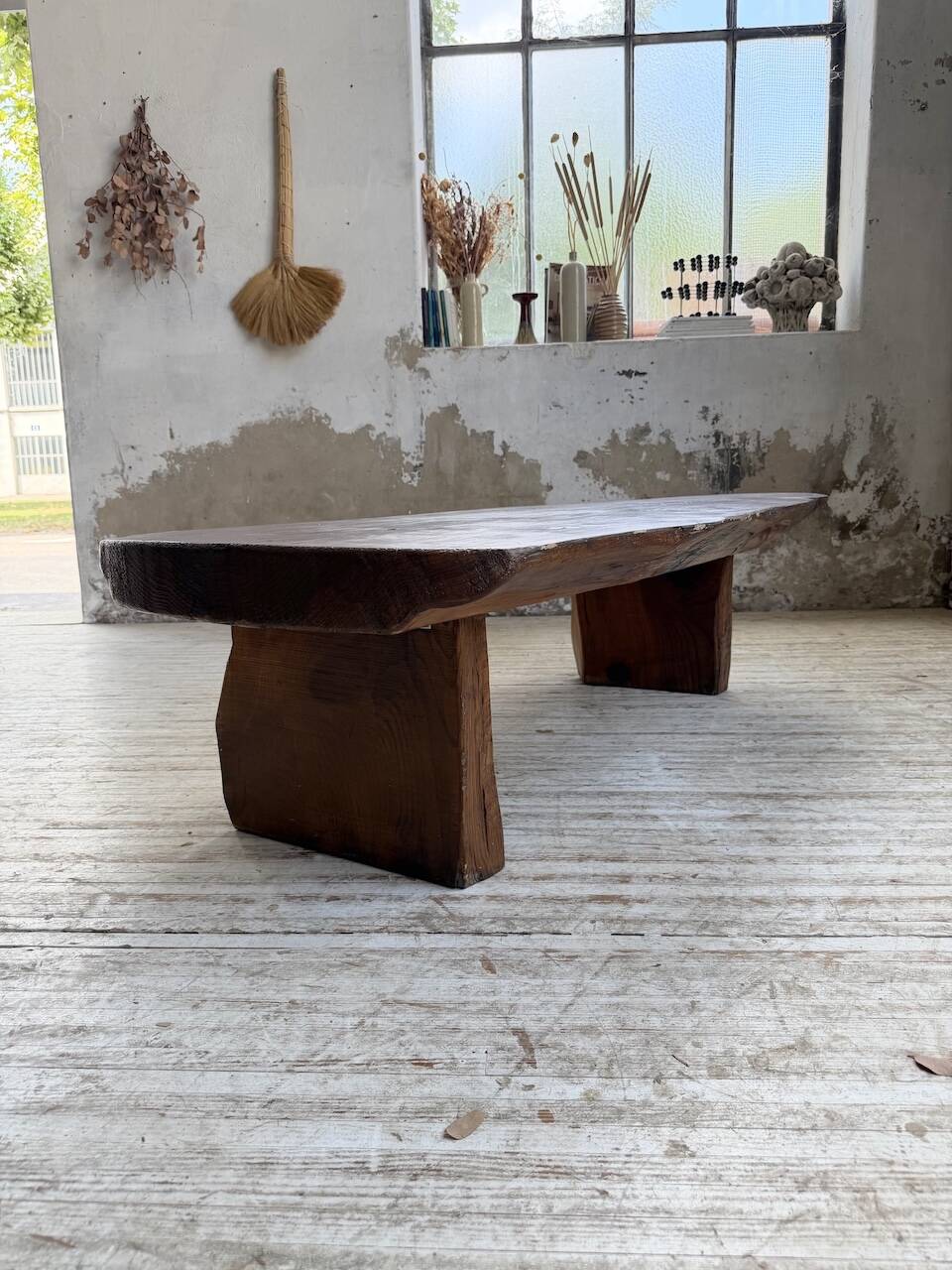 Table basse brutaliste artisanale 1950