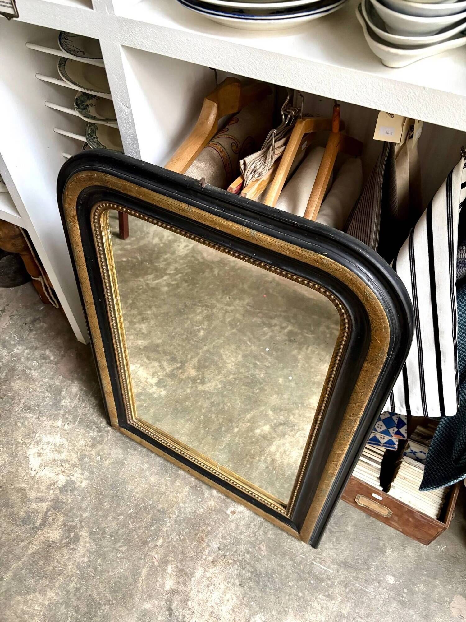 Miroir classique en bois et stuc noir et doré 85 x 63 cm