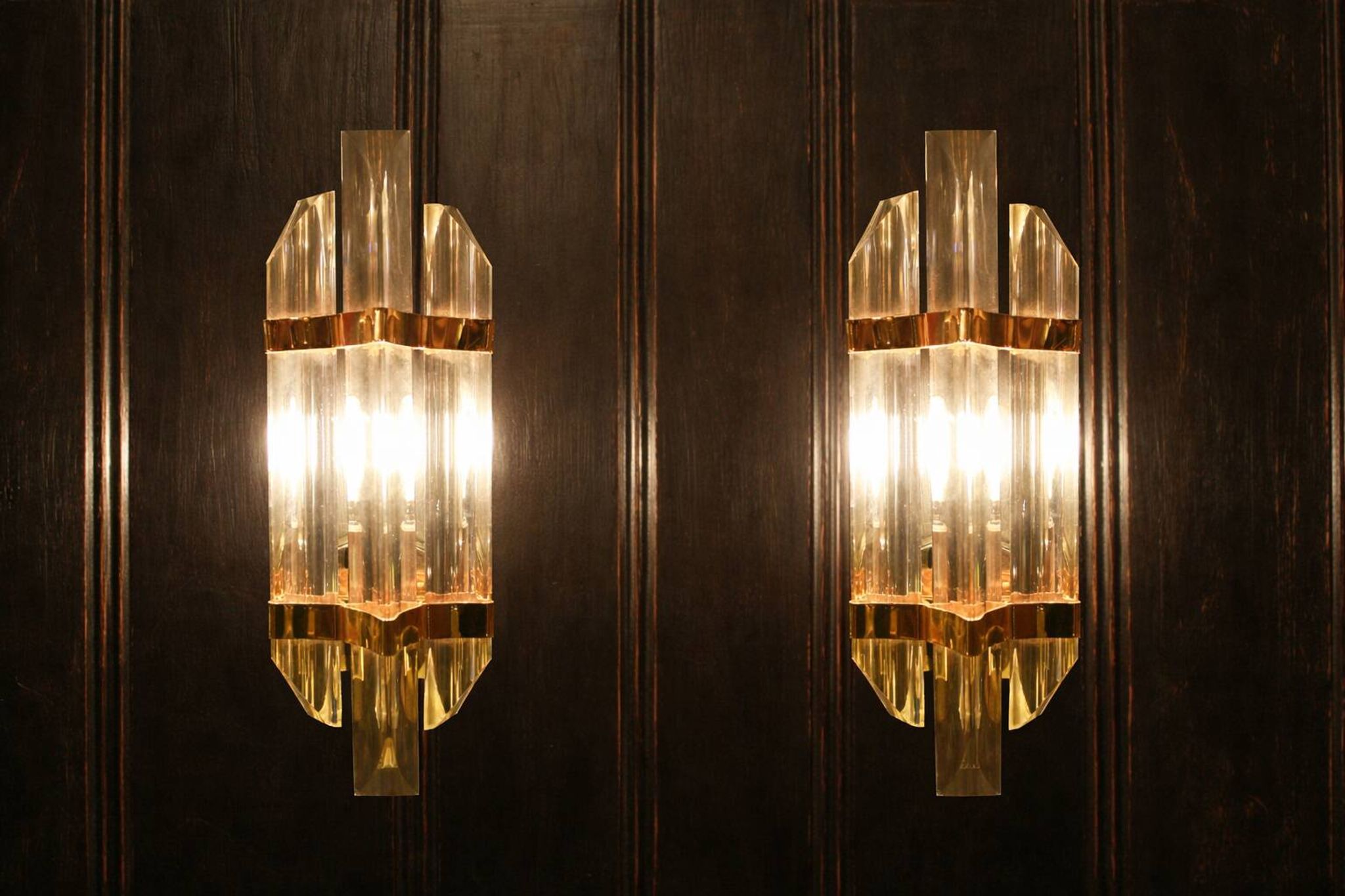 Pair of Venini wall lights, produced in Italy in the 1970s.