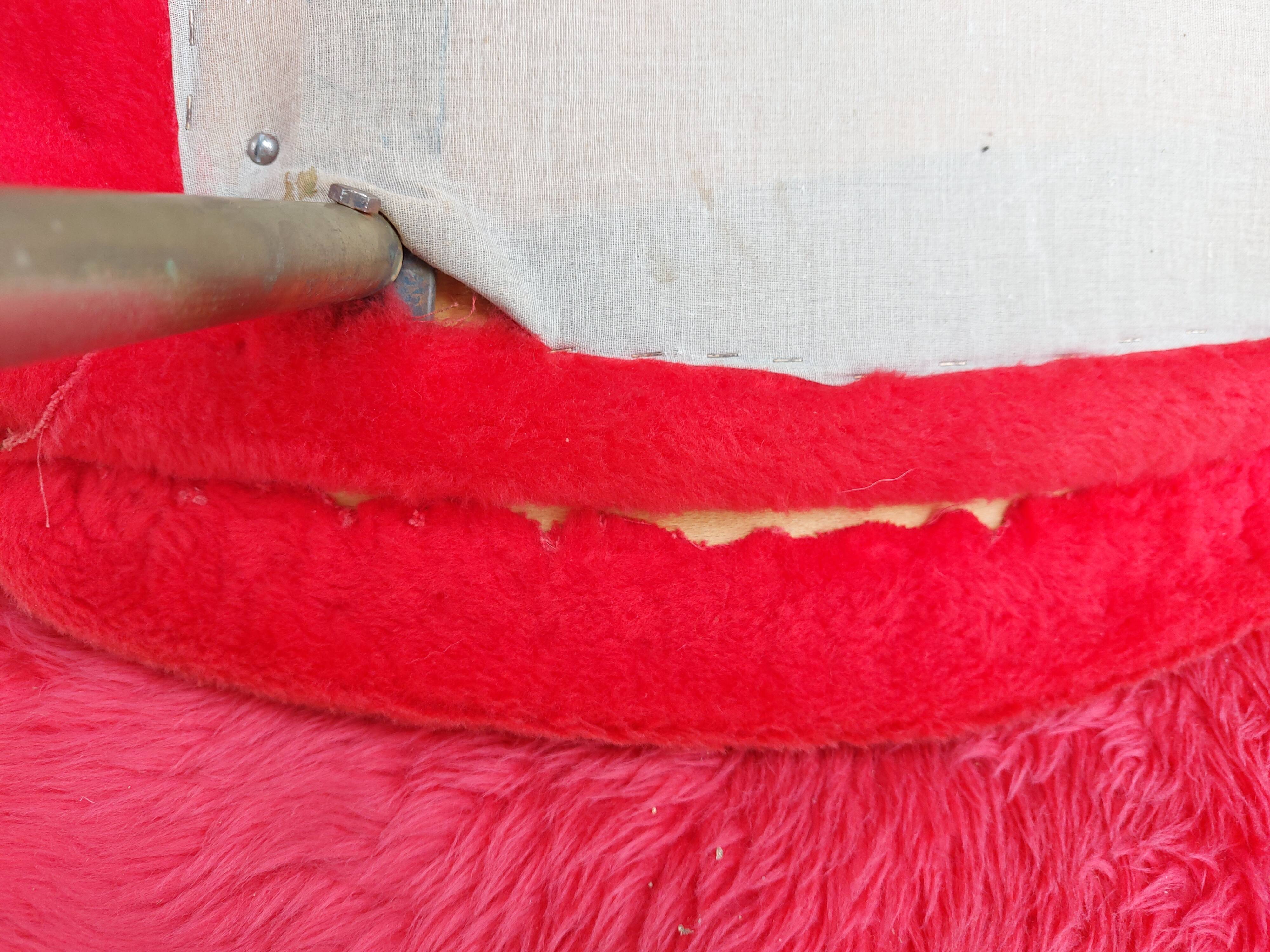 pair of vintage armchairs (red fur)