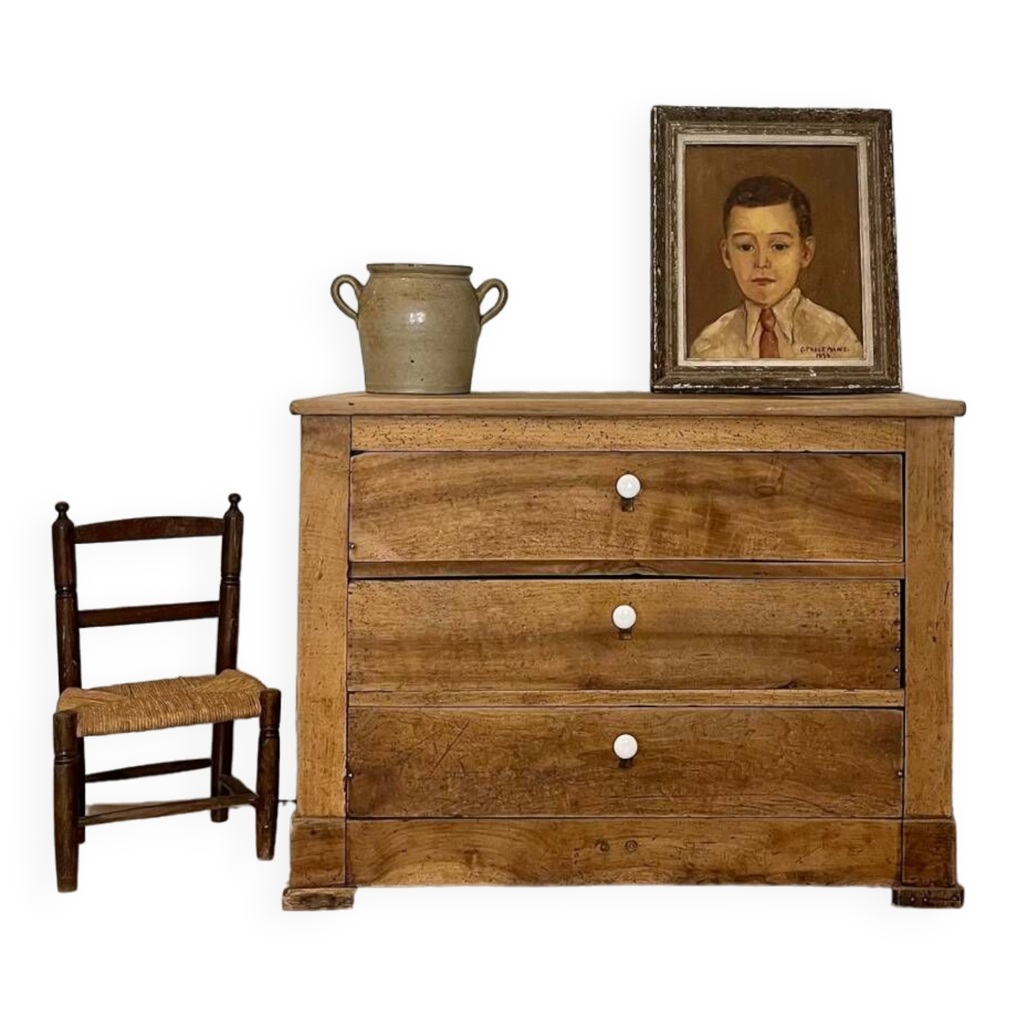 Walnut chest of drawers