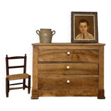 Walnut chest of drawers