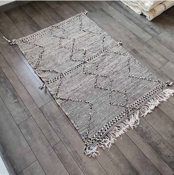 Tapis berbère noir zanafi 100x150 cm
