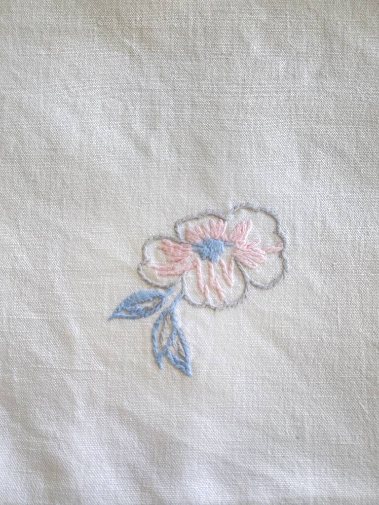 Large tablecloth and 12 embroidered napkins "pastel bouquets" - Cotton - 240x170 cm
