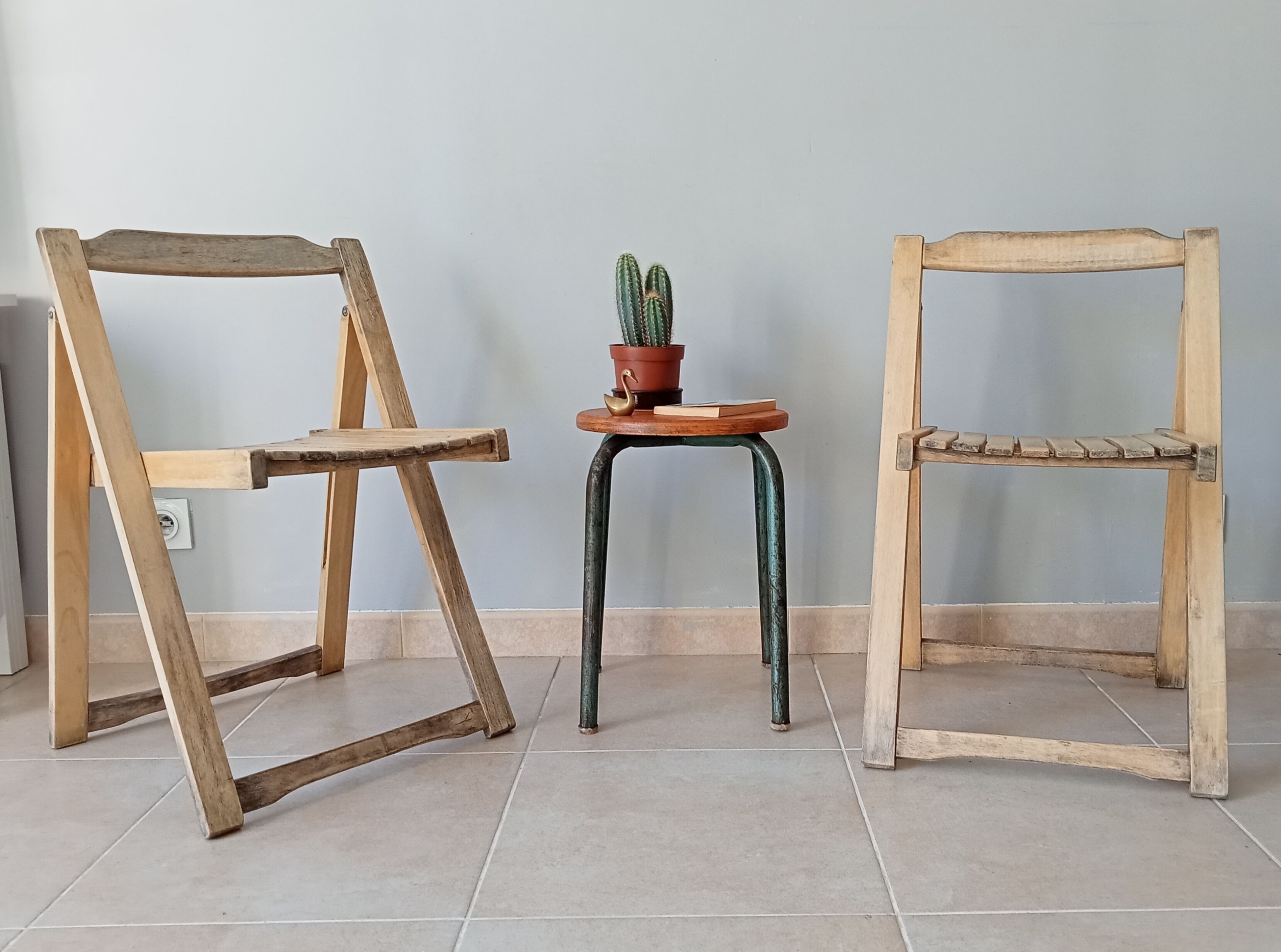 Pair of vintage folding chairs 60s