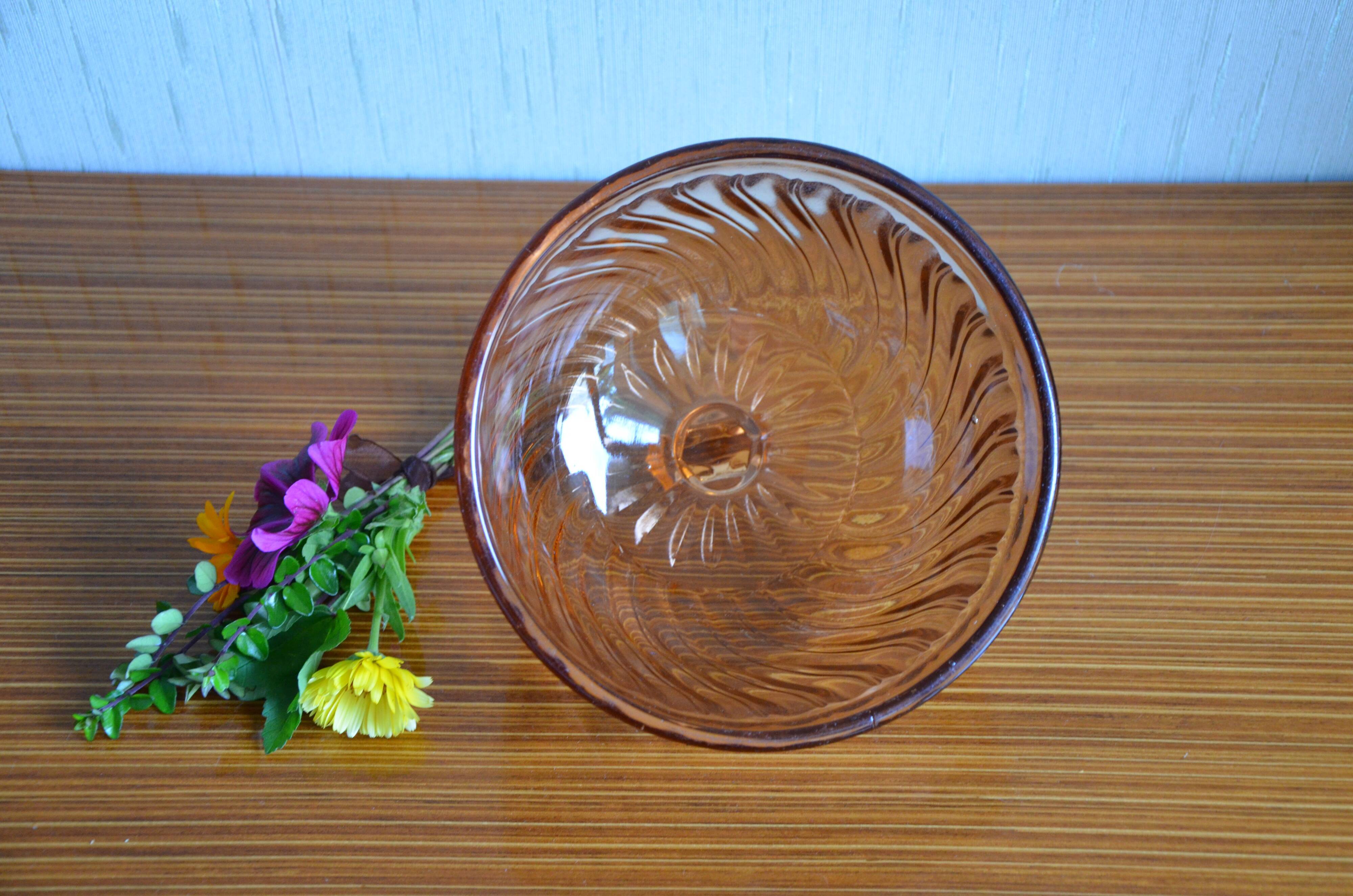 Cloche en verre rose