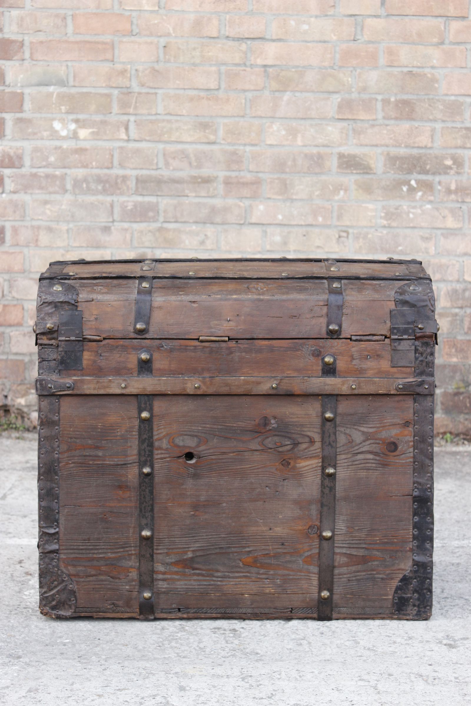 Chest or travel trunk in wood and wrought iron, 18th century