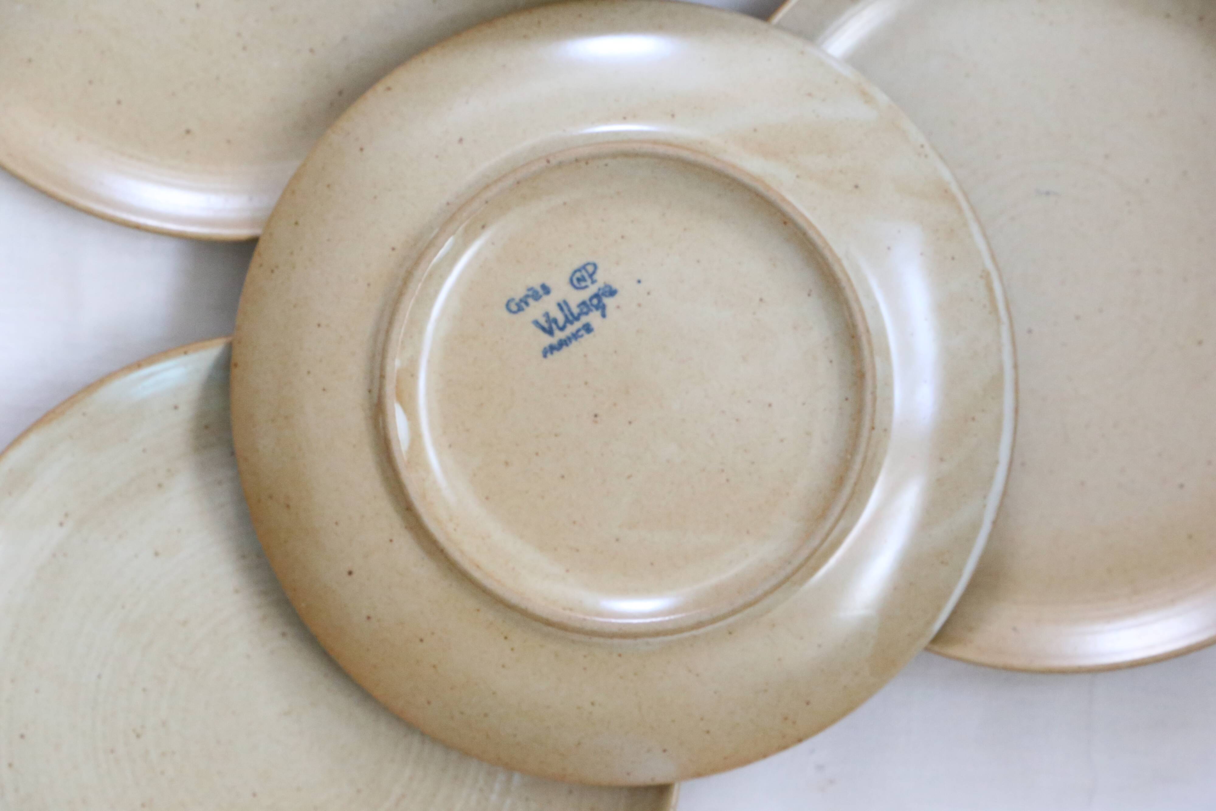 Set of 6 flat plates in sandstone, Sandstone village, vintage French