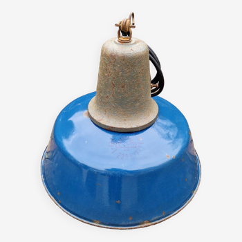 Suspension industrielle en tôle émaillée bleue et fonte, Pologne, années 1950-60