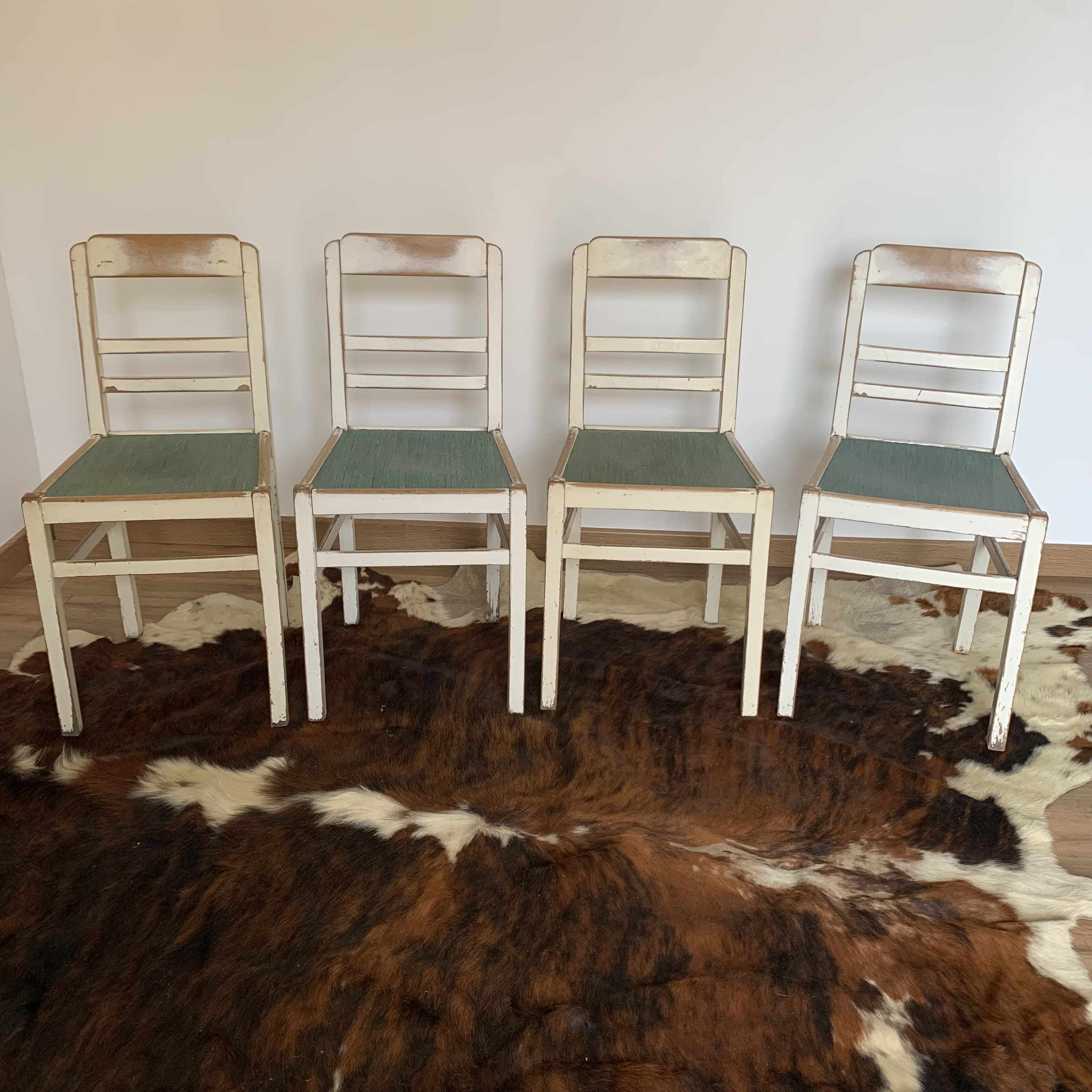 Series of 4 vintage chairs