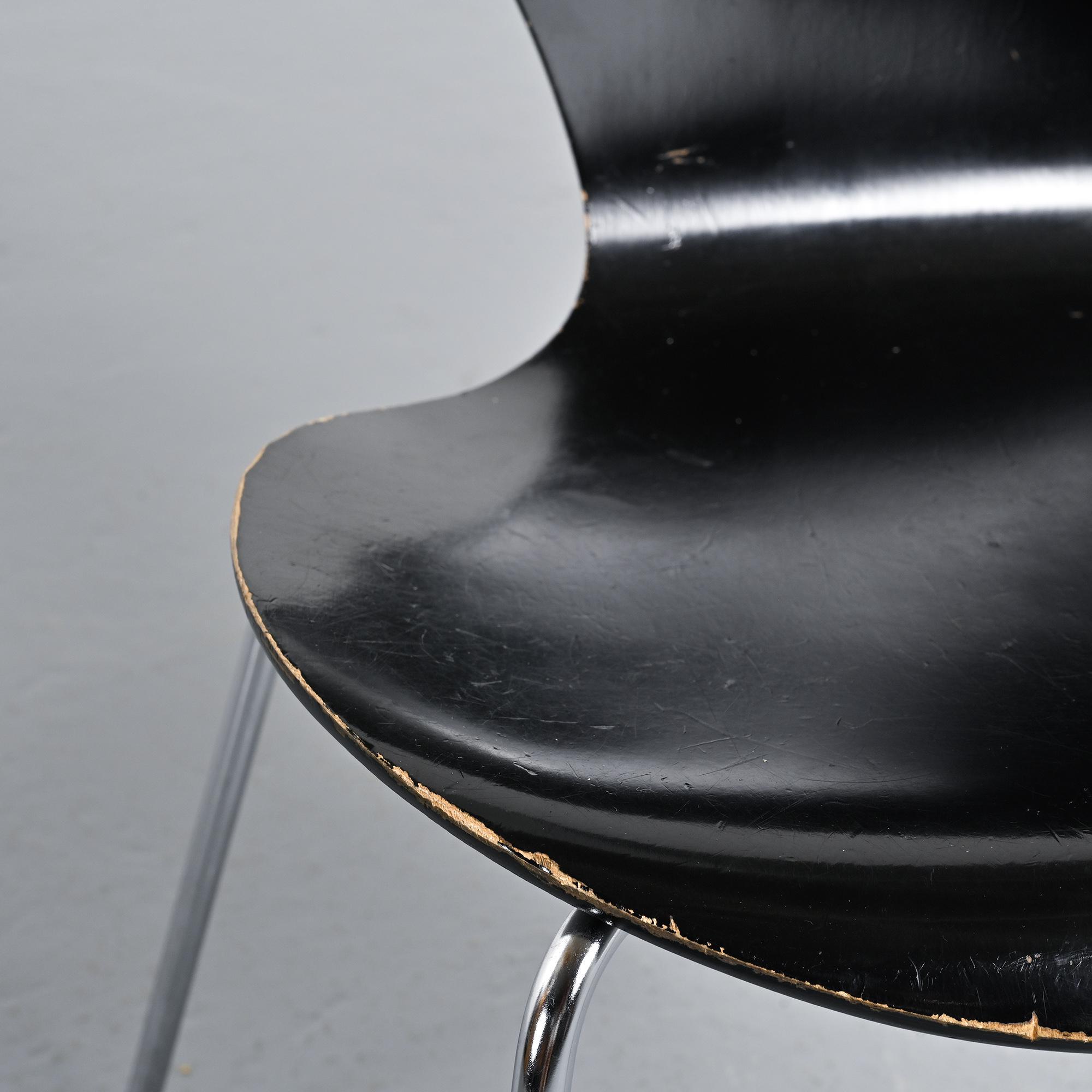Suite de 8 chaises modèle 3107 par Arne Jacobsen, circa 1974