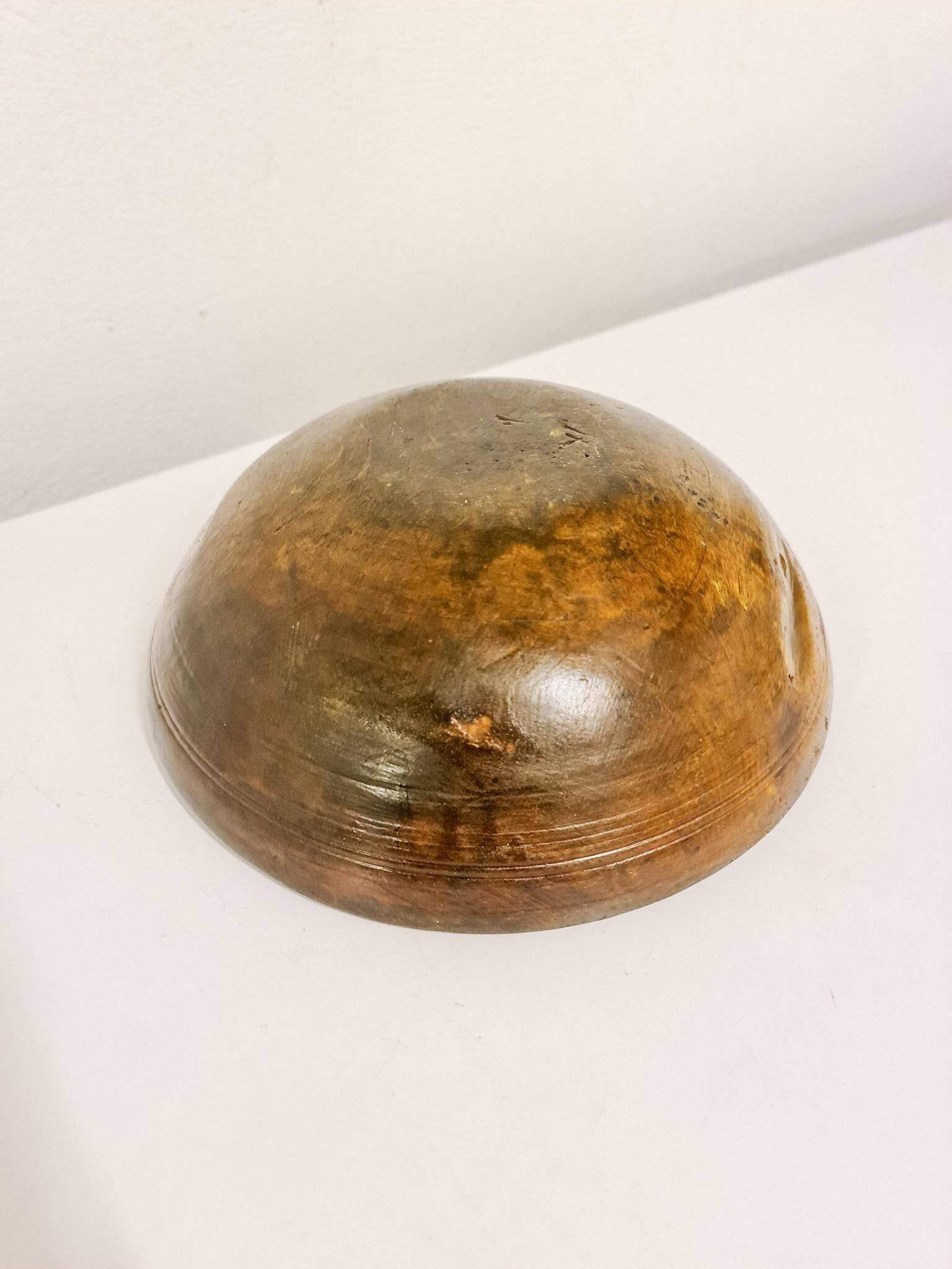 Swedish folk art, unique farmer's bowl from the early 19th century in painted wood.