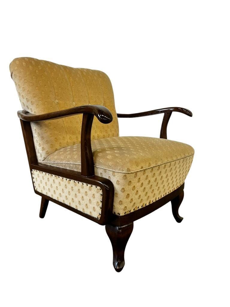 Vintage wooden armchair / club chair