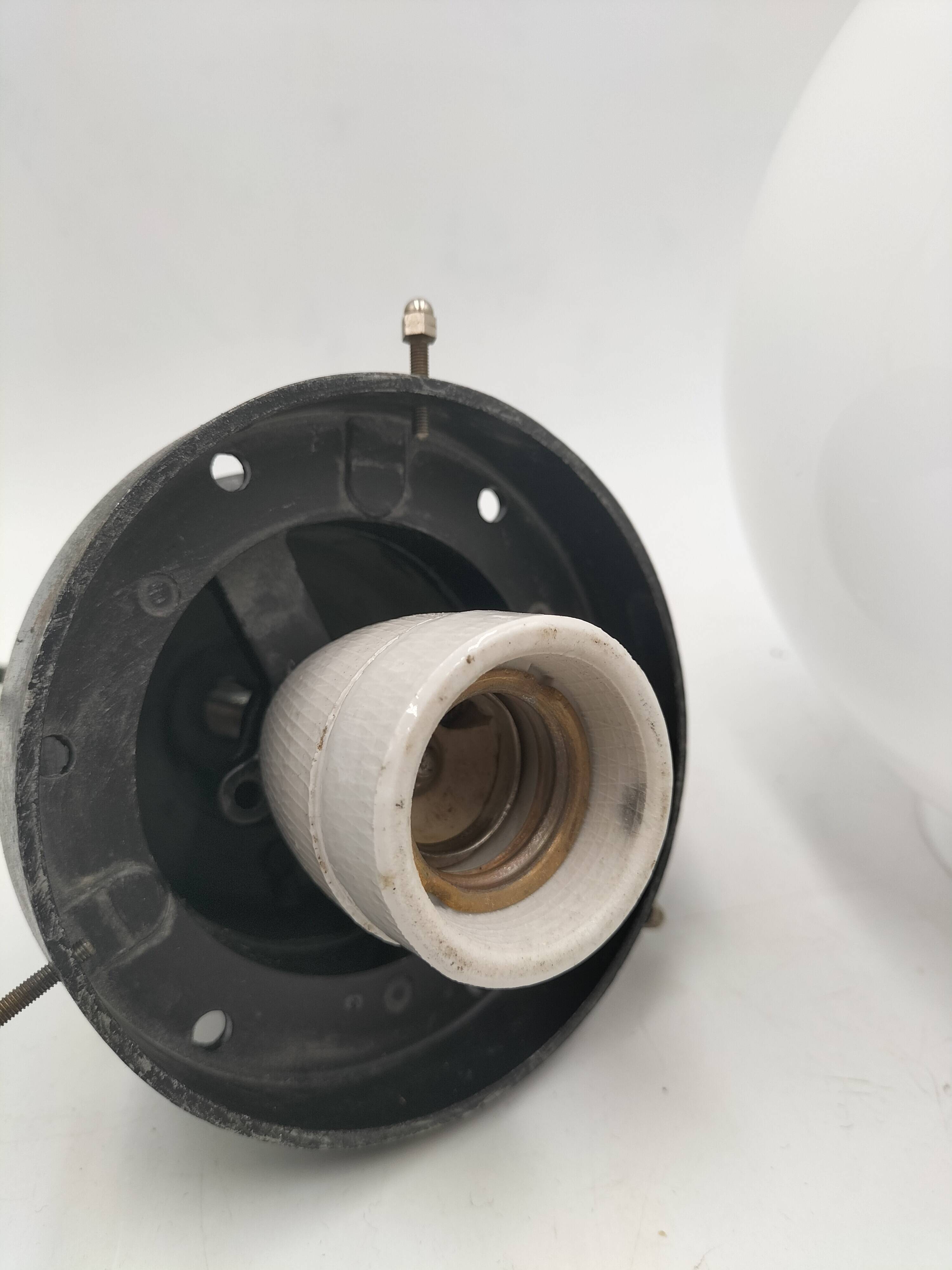 Opaline ball suspension