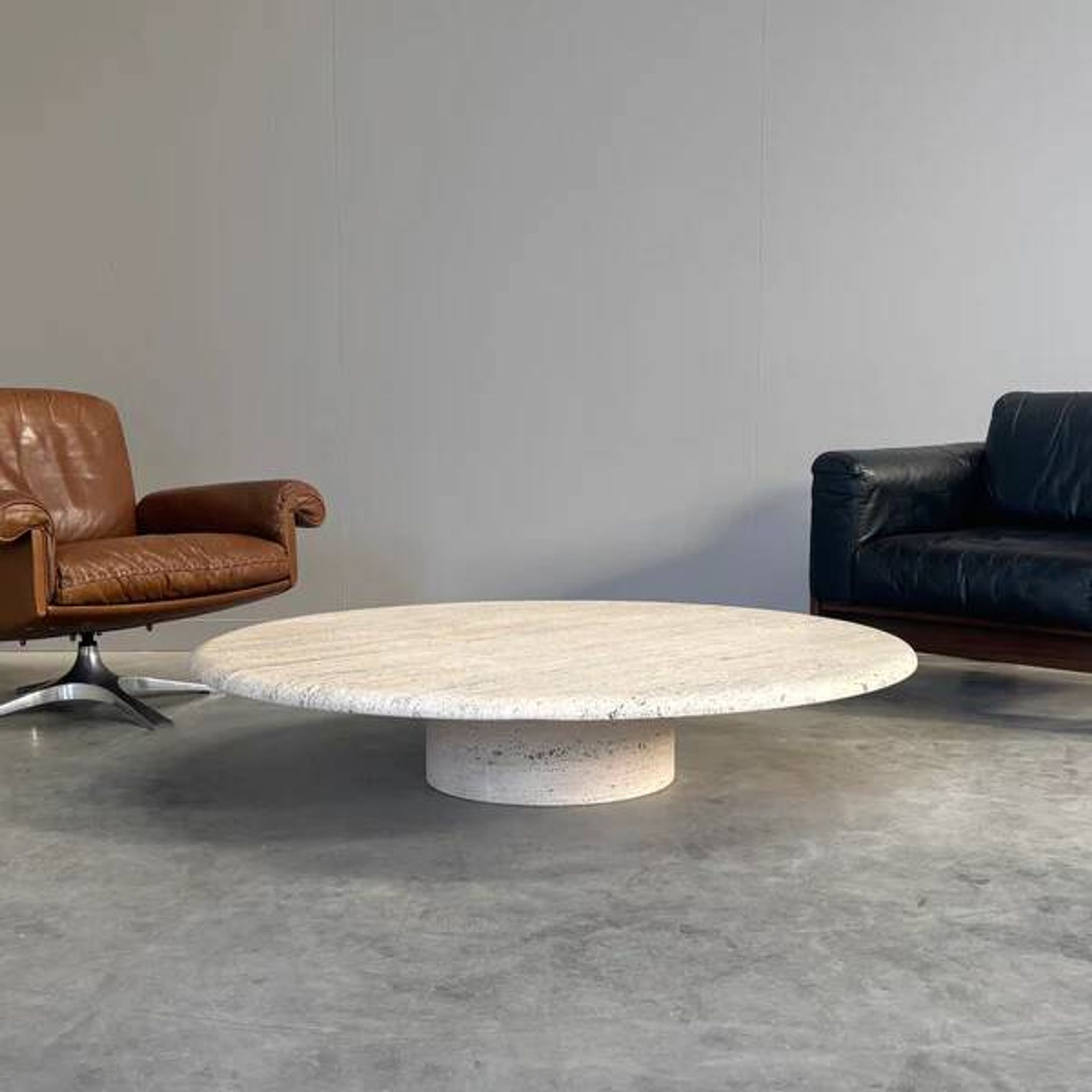 Large travertine round coffee table by Up & Up, Italy 1970s